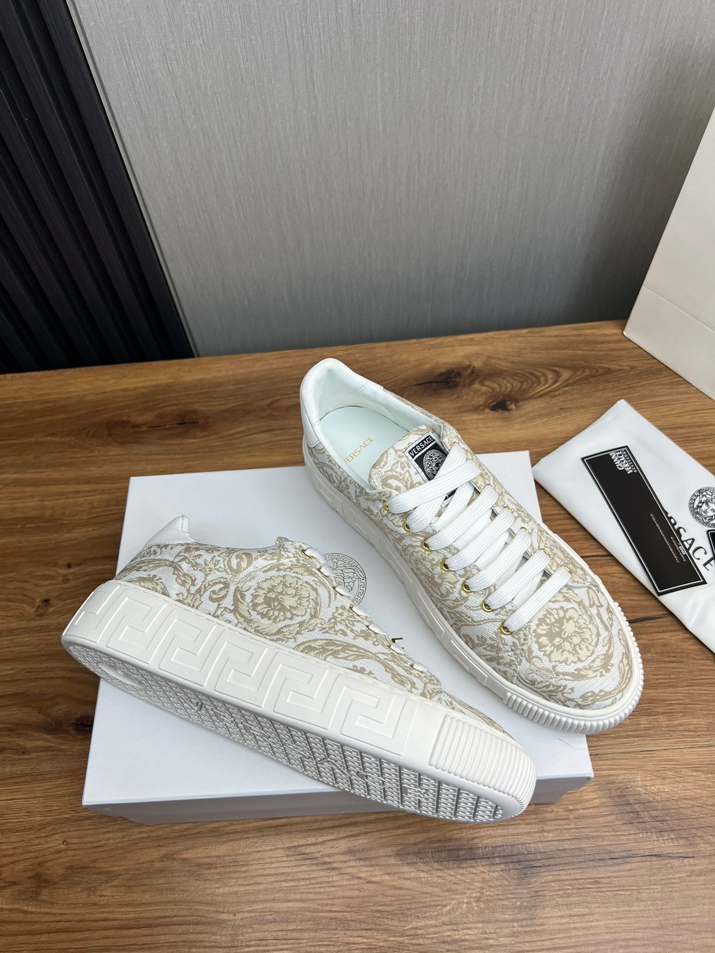 LuxluxHouse Best Quality Shoes Versace