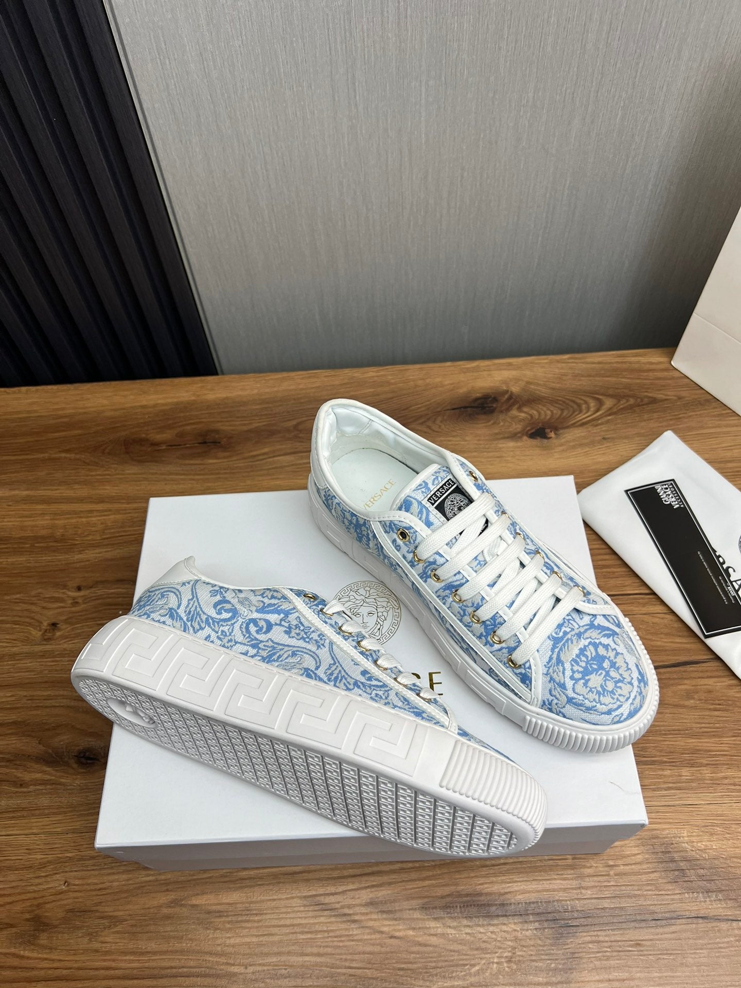 LuxluxHouse Best Quality Shoes Versace