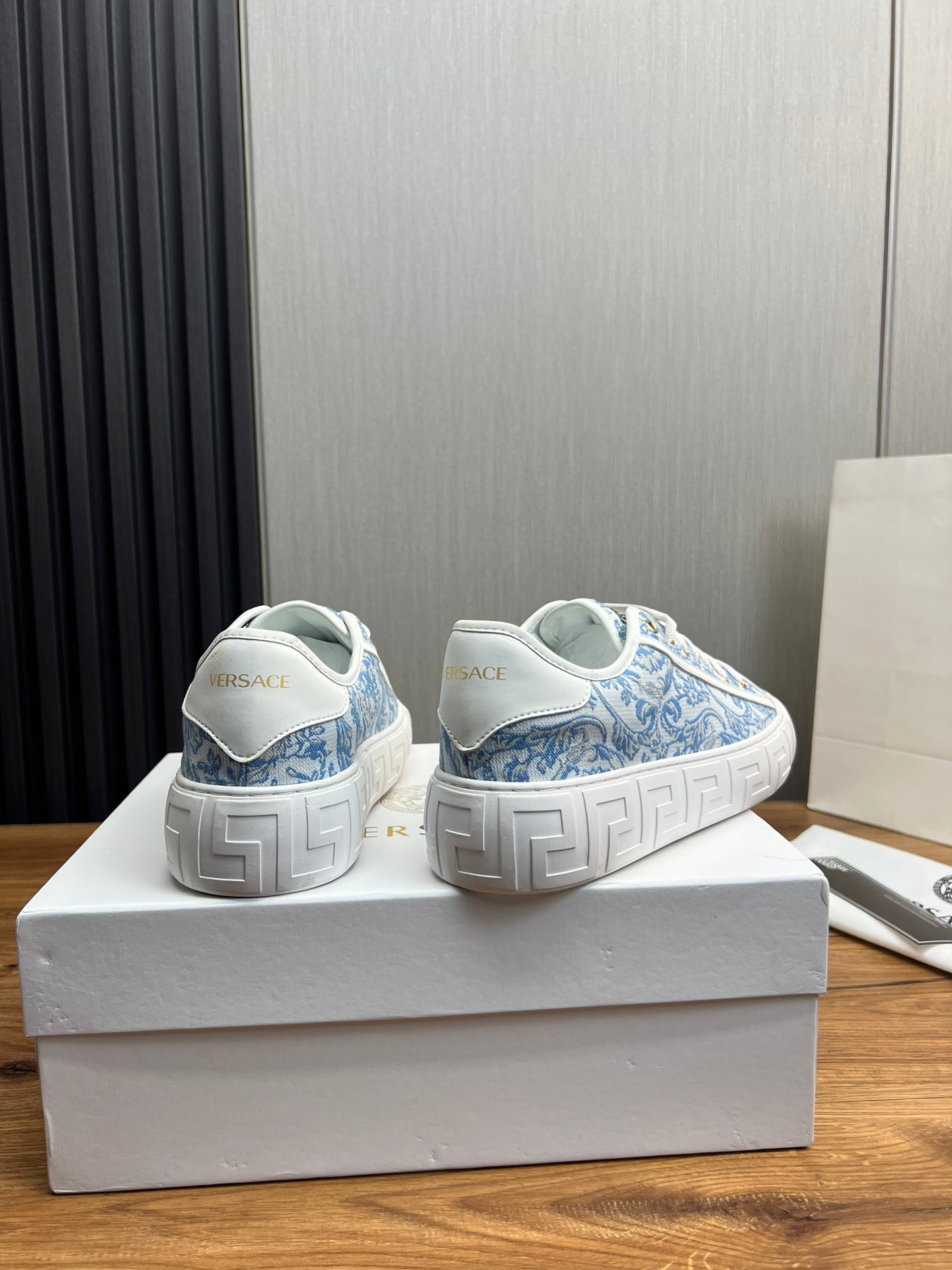LuxluxHouse Best Quality Shoes Versace