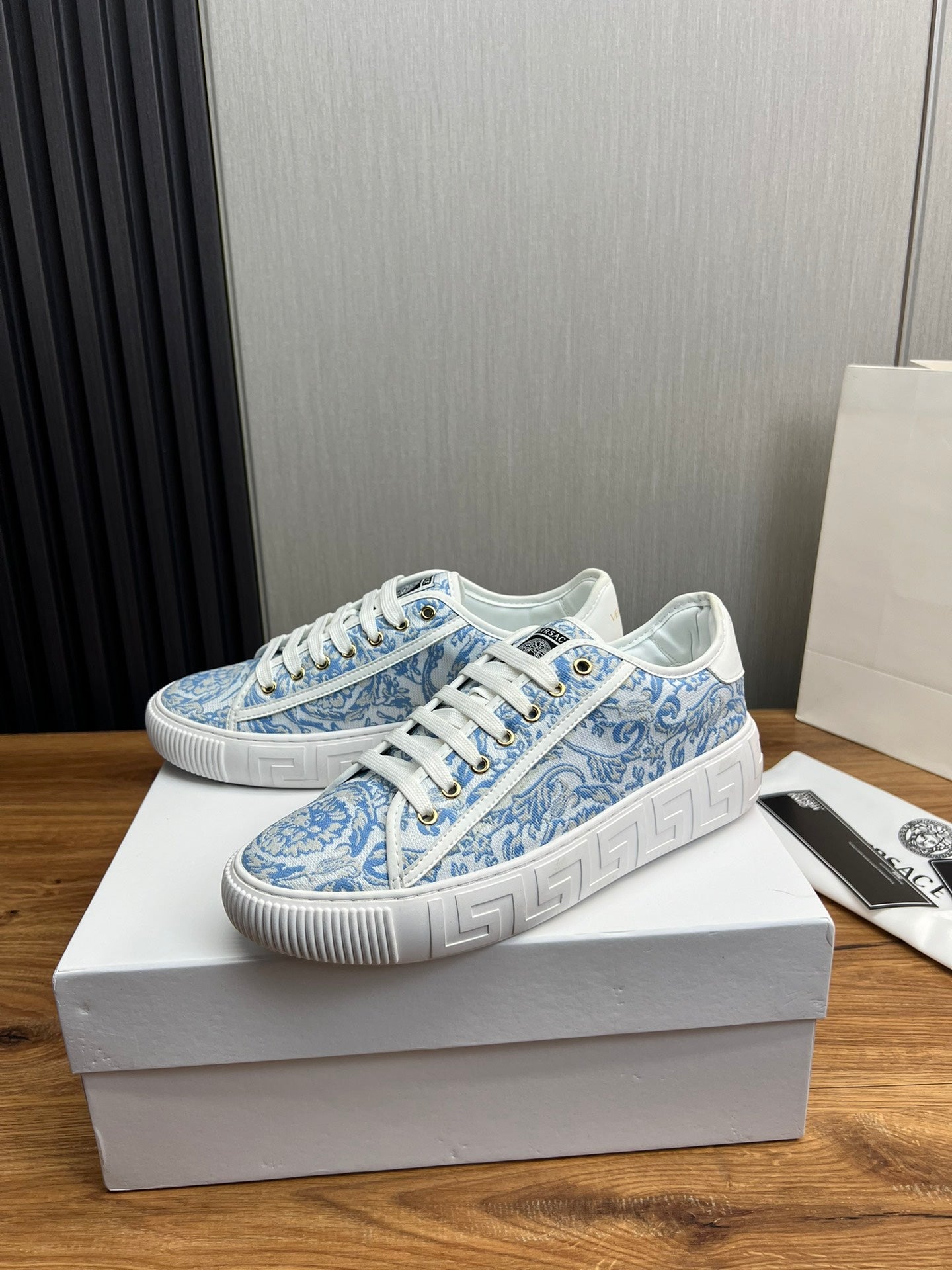 LuxluxHouse Best Quality Shoes Versace
