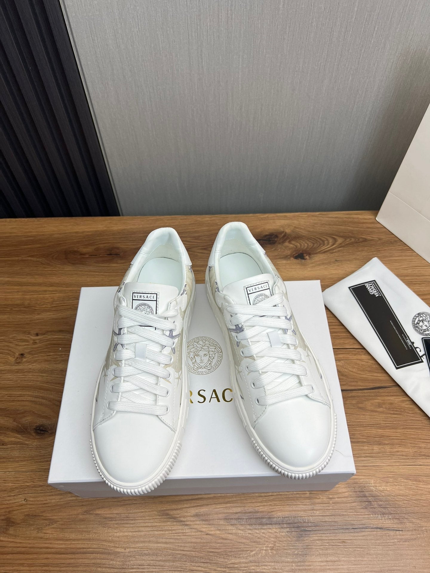 LuxluxHouse Best Quality Shoes Versace