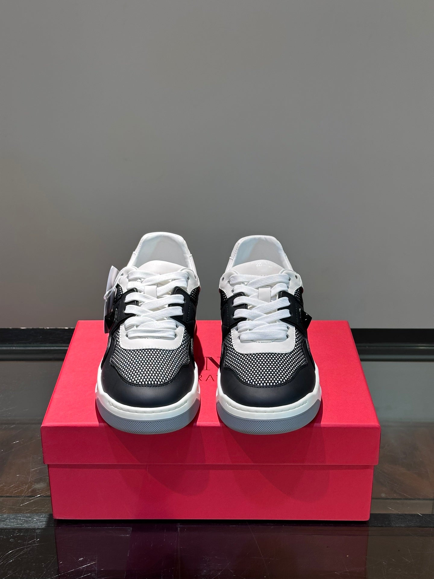 LuxluxHouse Best Quality Shoes Valentino