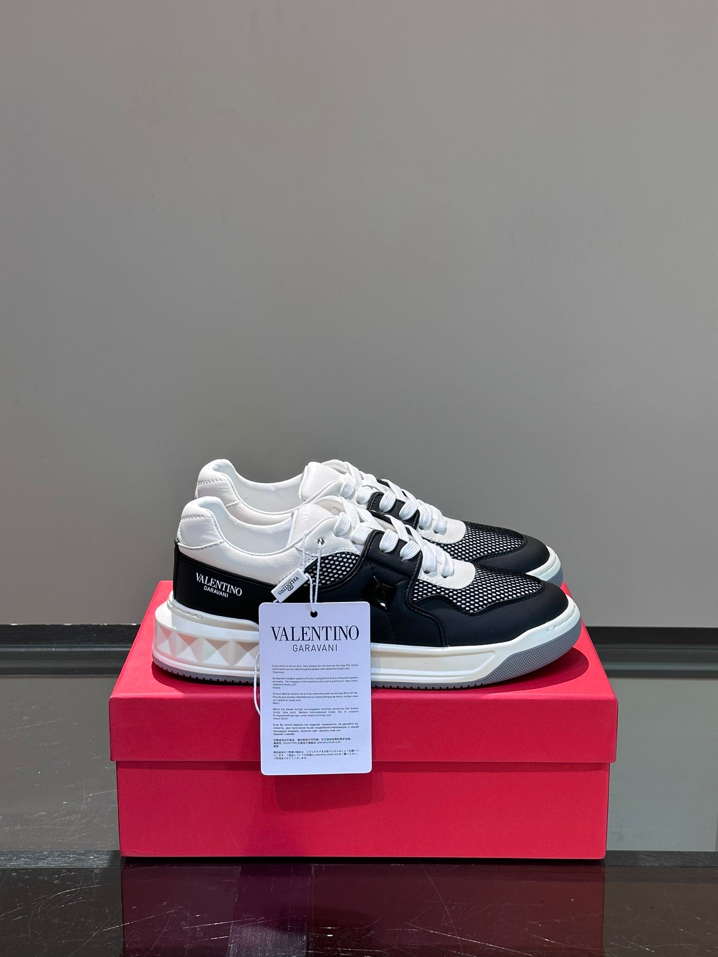 LuxluxHouse Best Quality Shoes Valentino