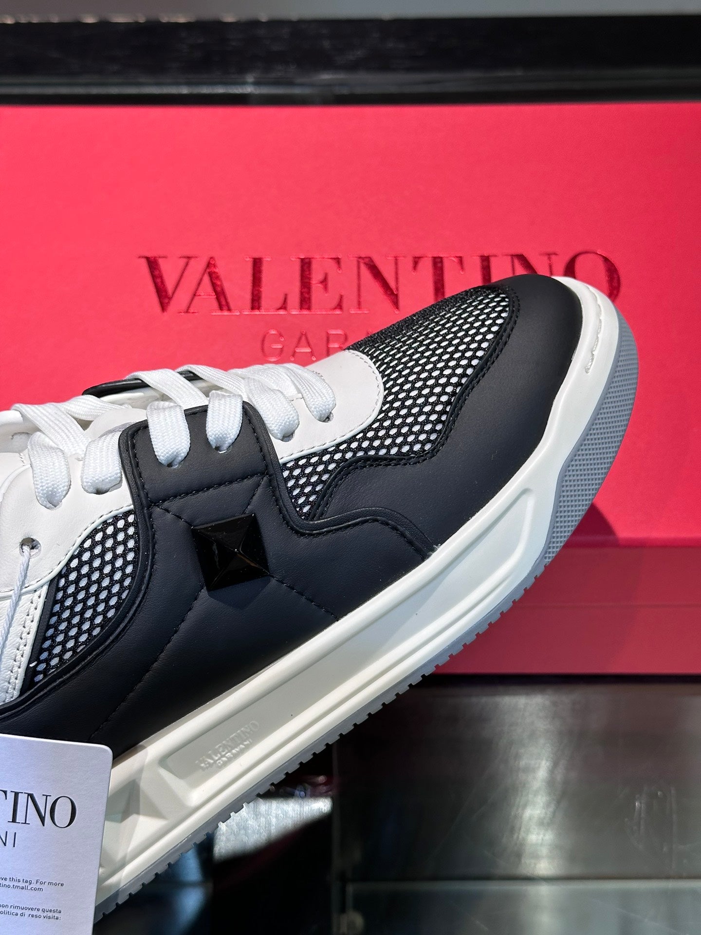 LuxluxHouse Best Quality Shoes Valentino