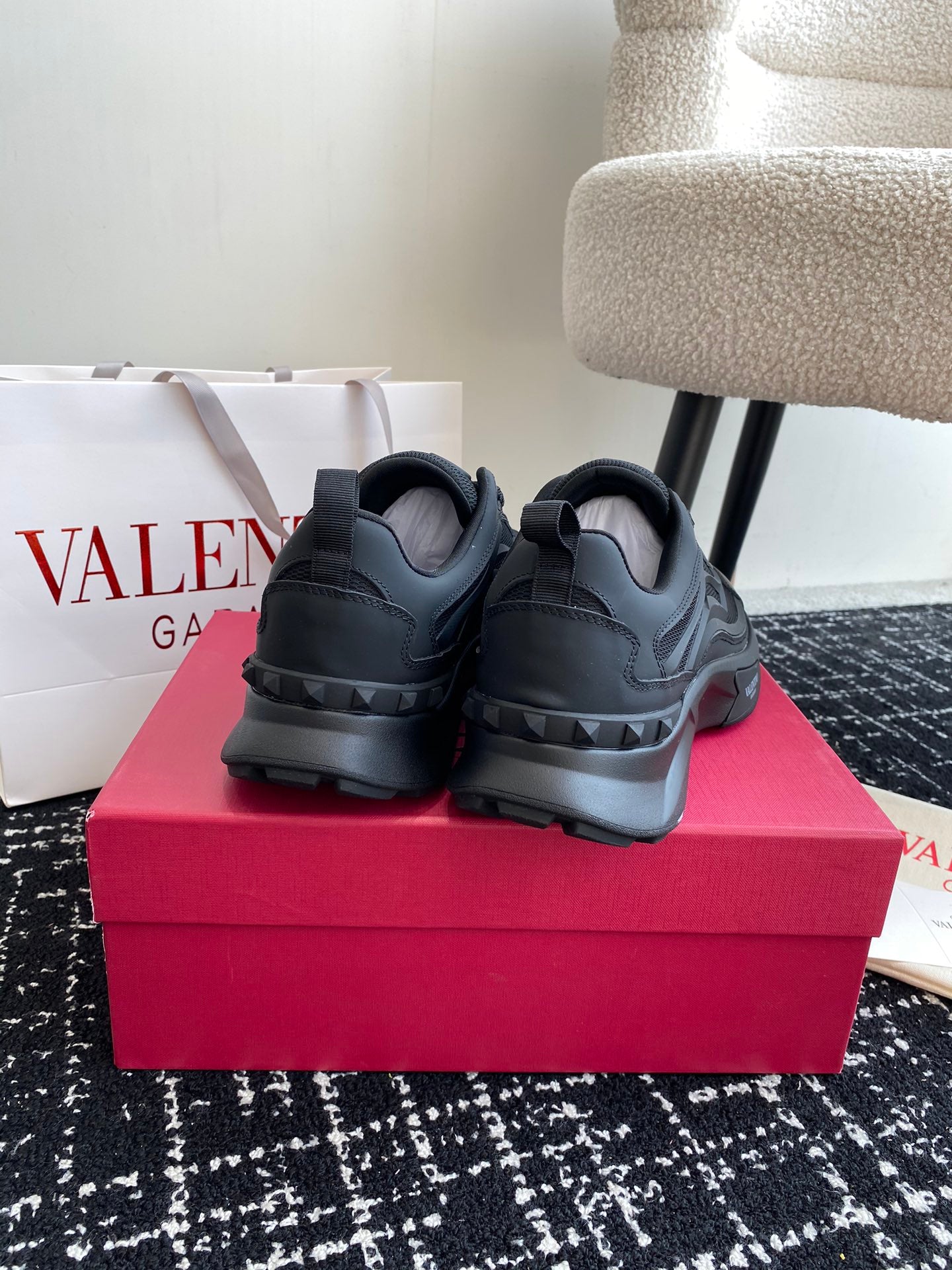LuxluxHouse Best Quality Shoes Valentino
