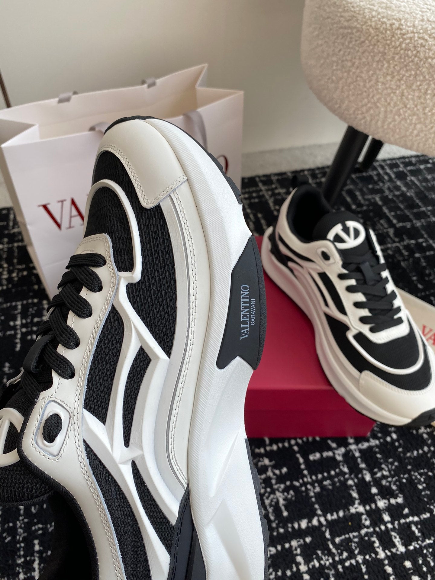 LuxluxHouse Best Quality Shoes Valentino