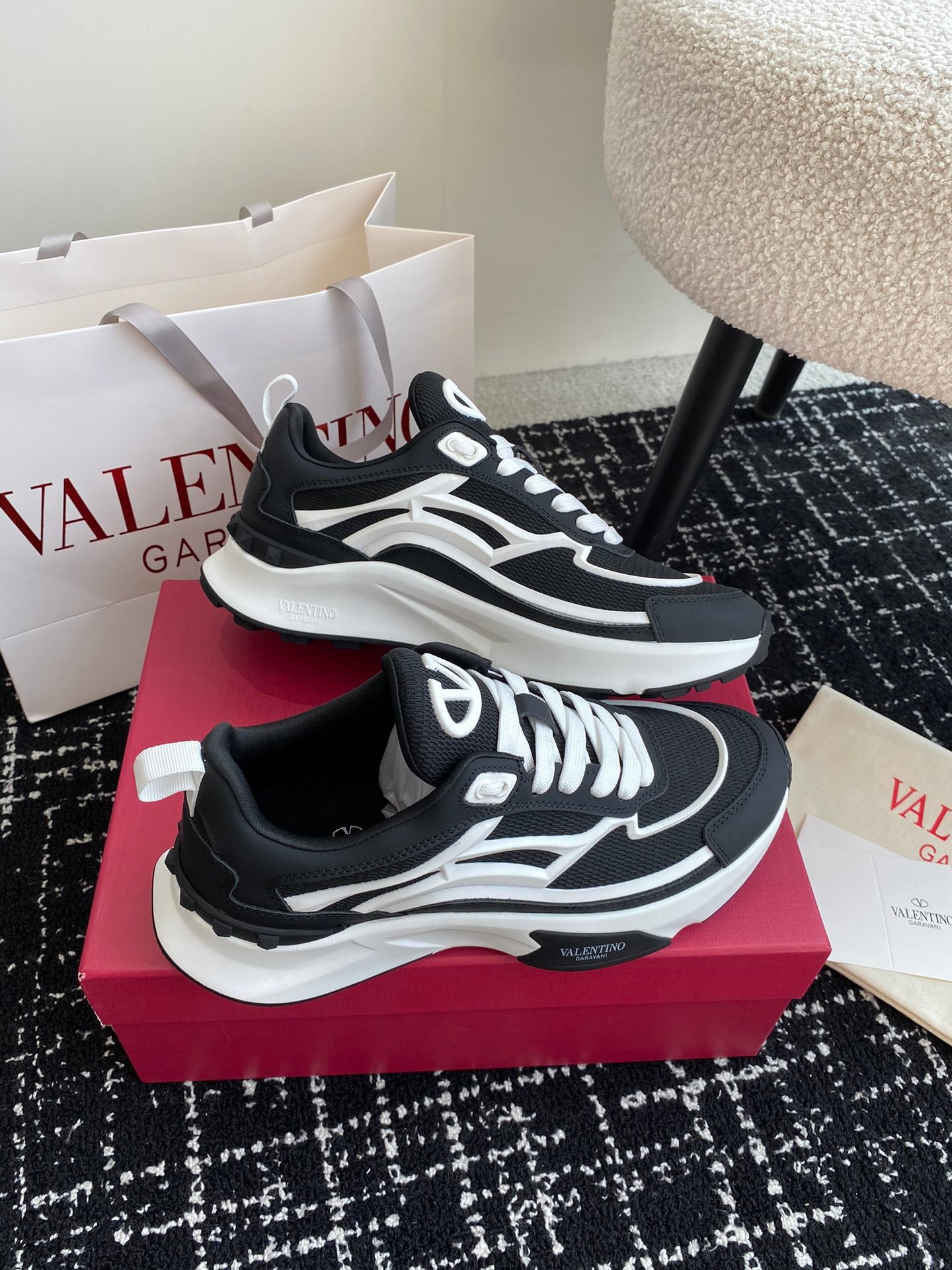 LuxluxHouse Best Quality Shoes Valentino