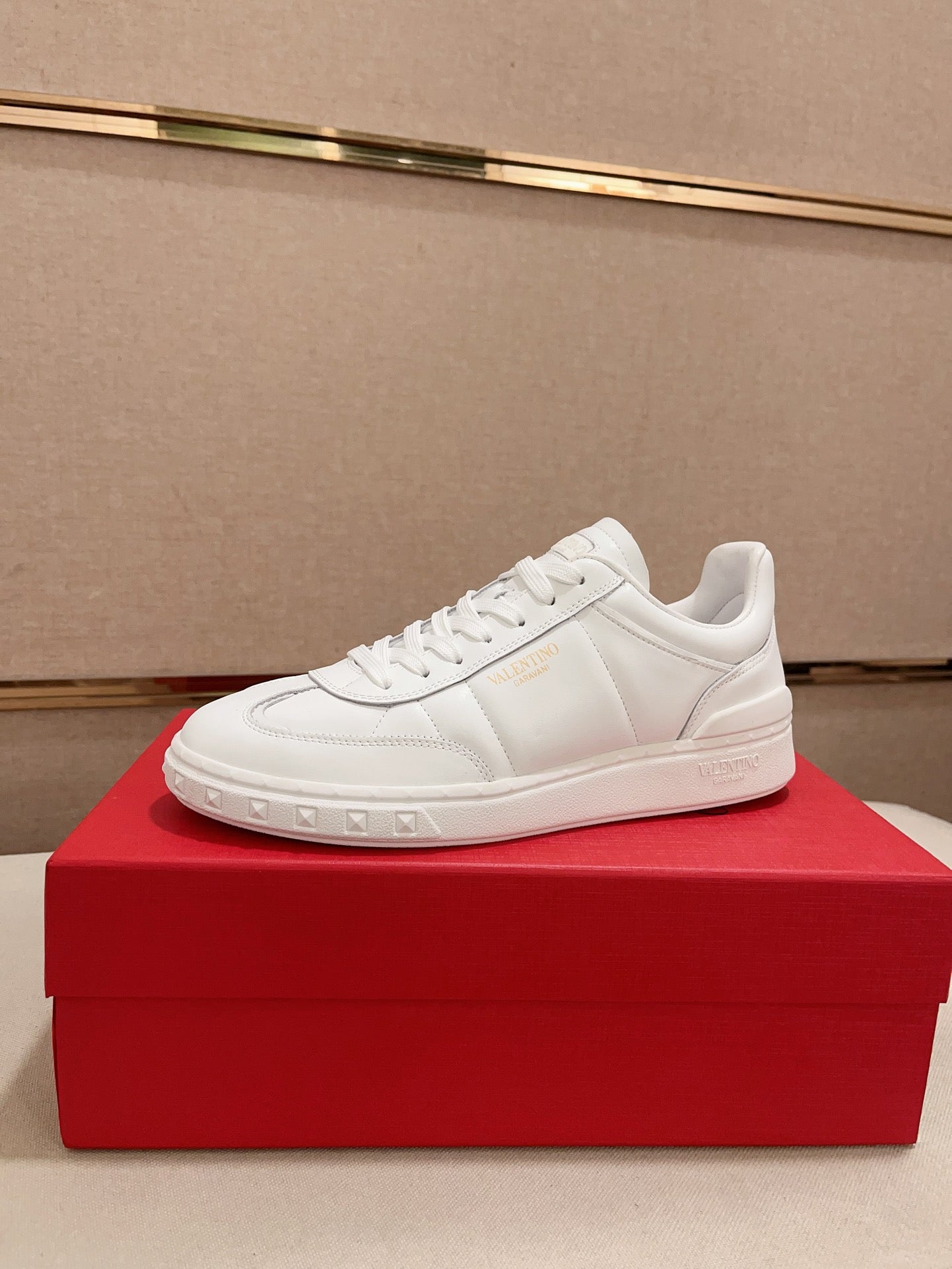 LuxluxHouse Best Quality Shoes Valentino