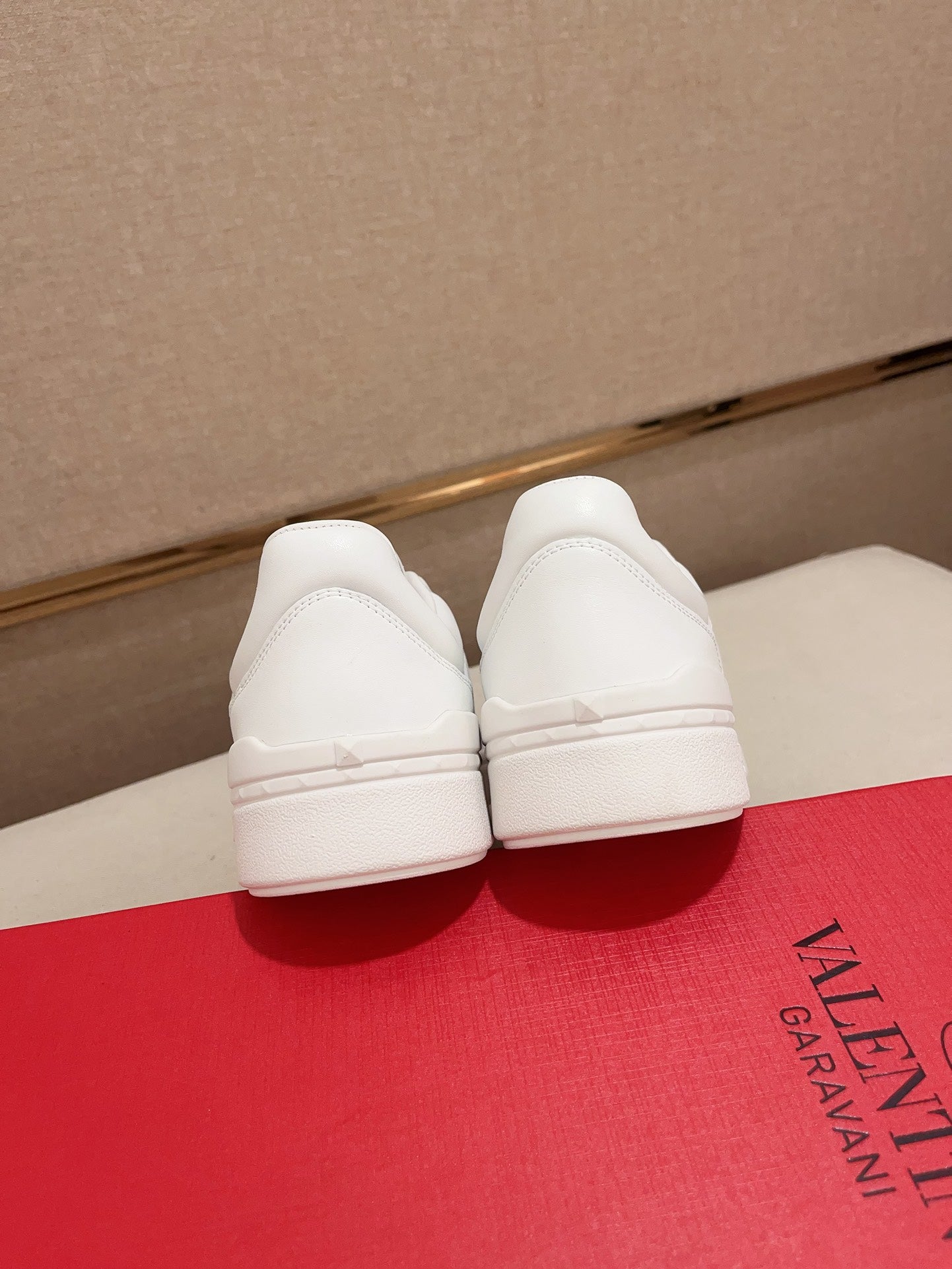 LuxluxHouse Best Quality Shoes Valentino