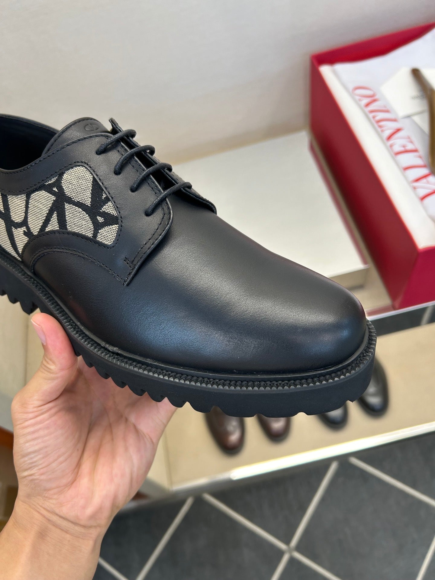 LuxluxHouse Best Quality Shoes Valentino