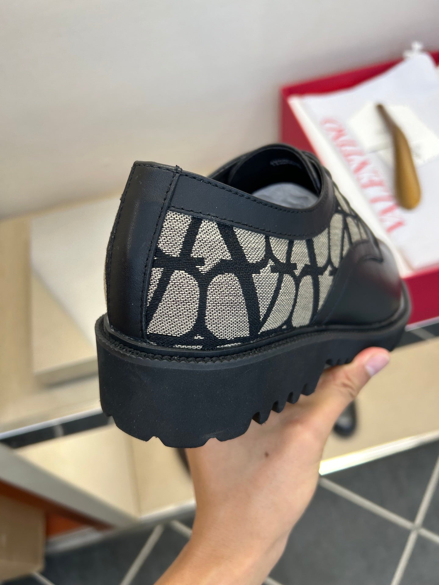 LuxluxHouse Best Quality Shoes Valentino