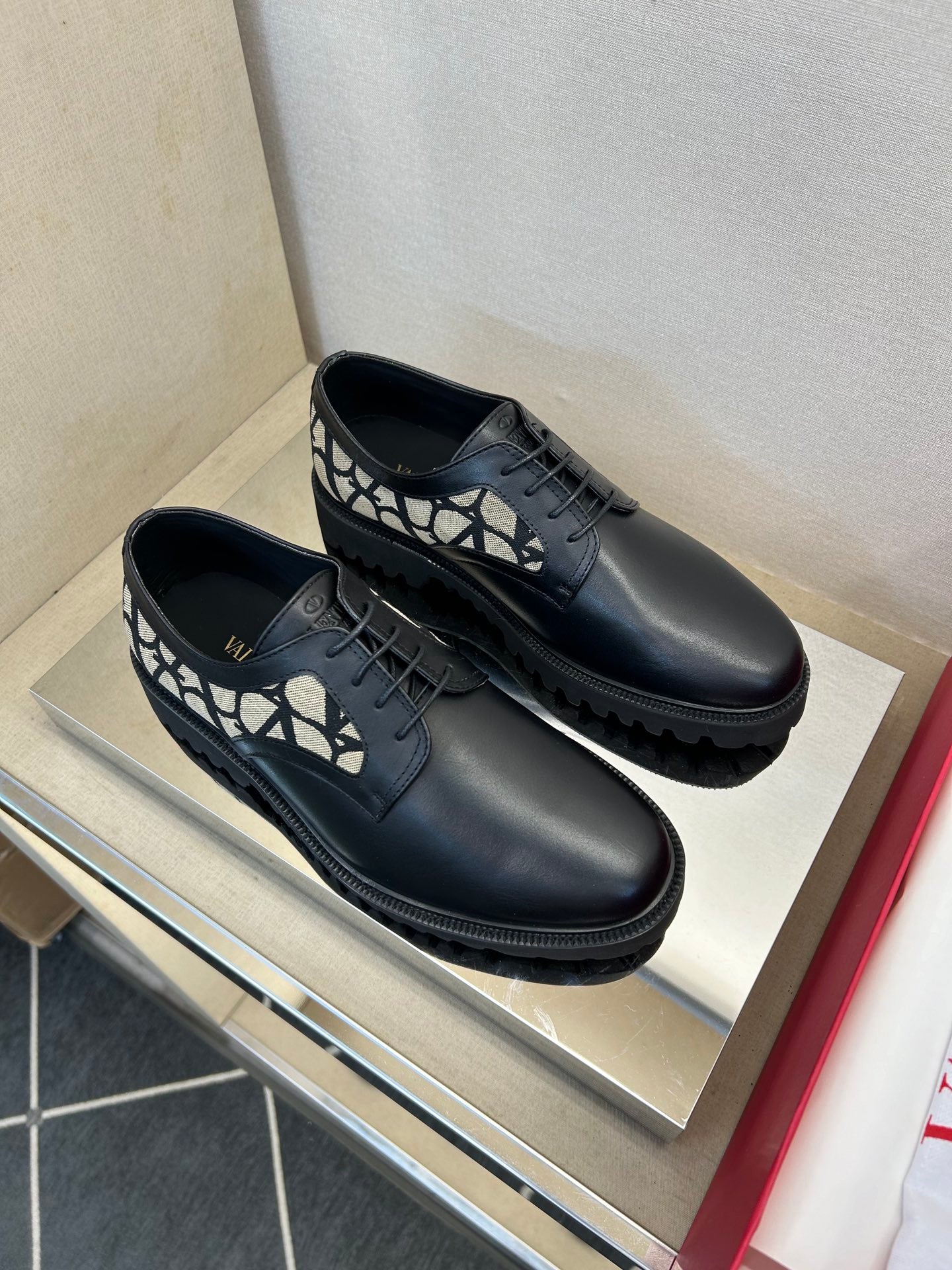 LuxluxHouse Best Quality Shoes Valentino