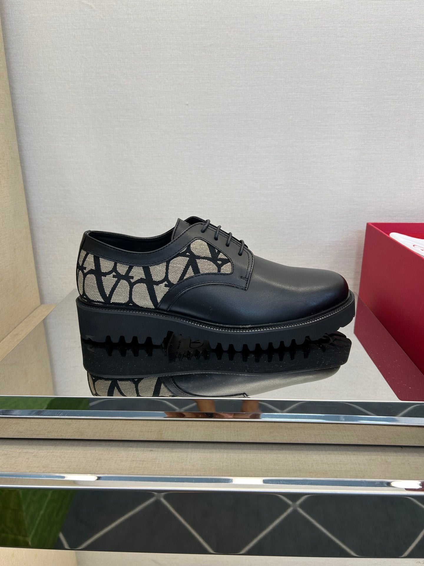 LuxluxHouse Best Quality Shoes Valentino