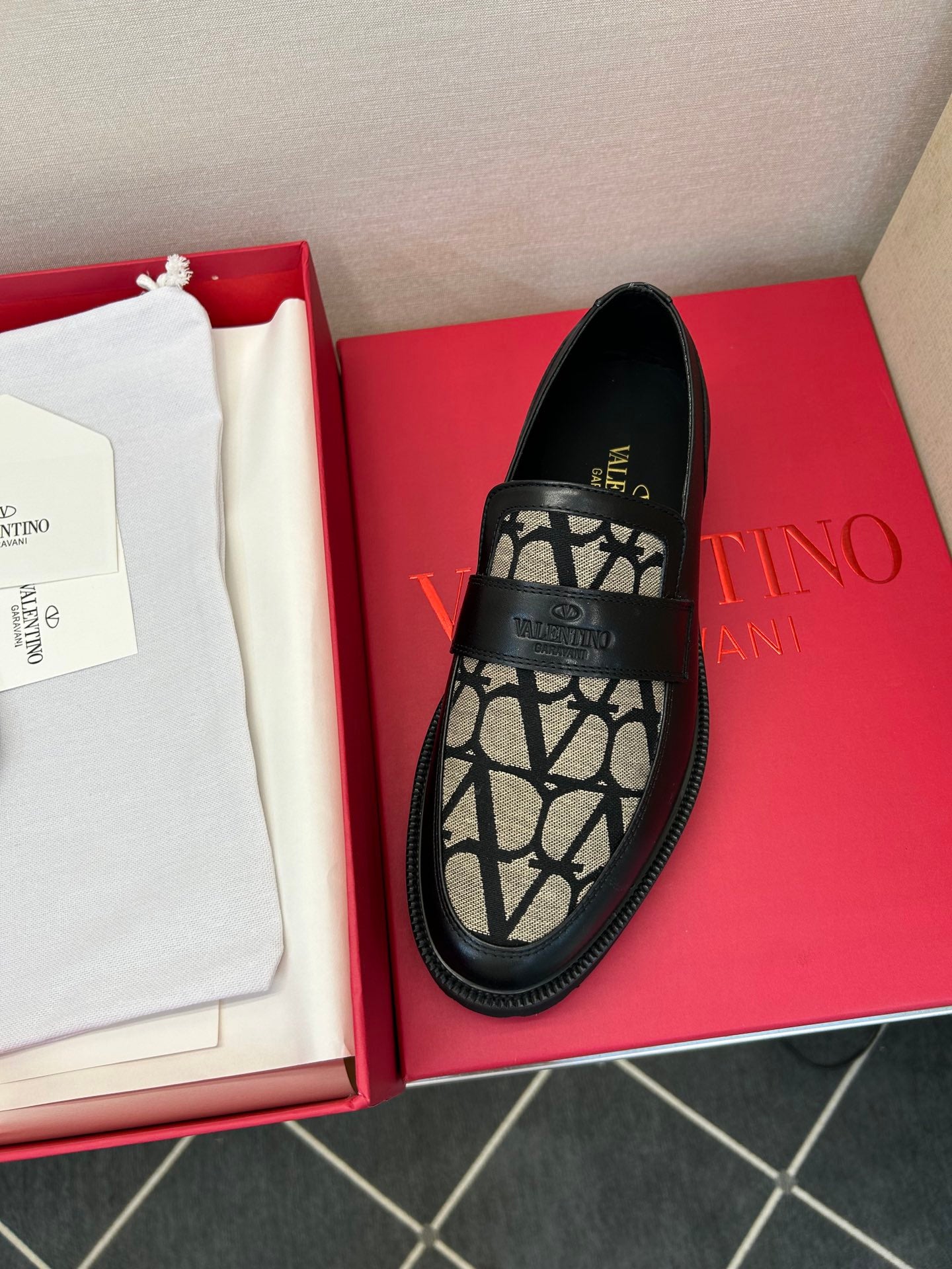 LuxluxHouse Best Quality Shoes Valentino