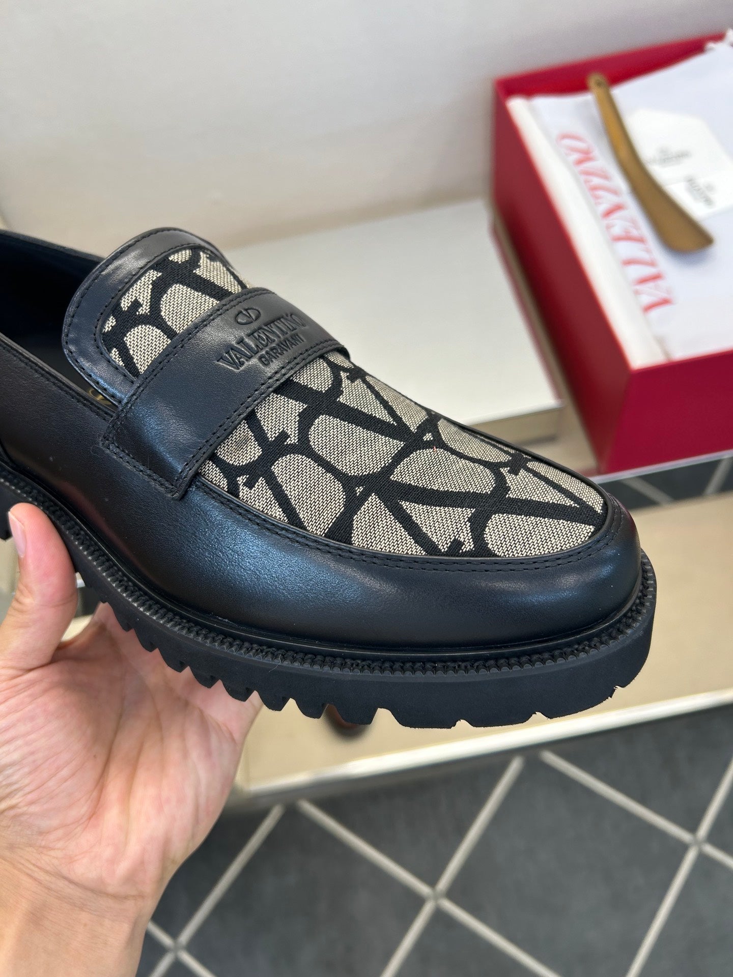 LuxluxHouse Best Quality Shoes Valentino