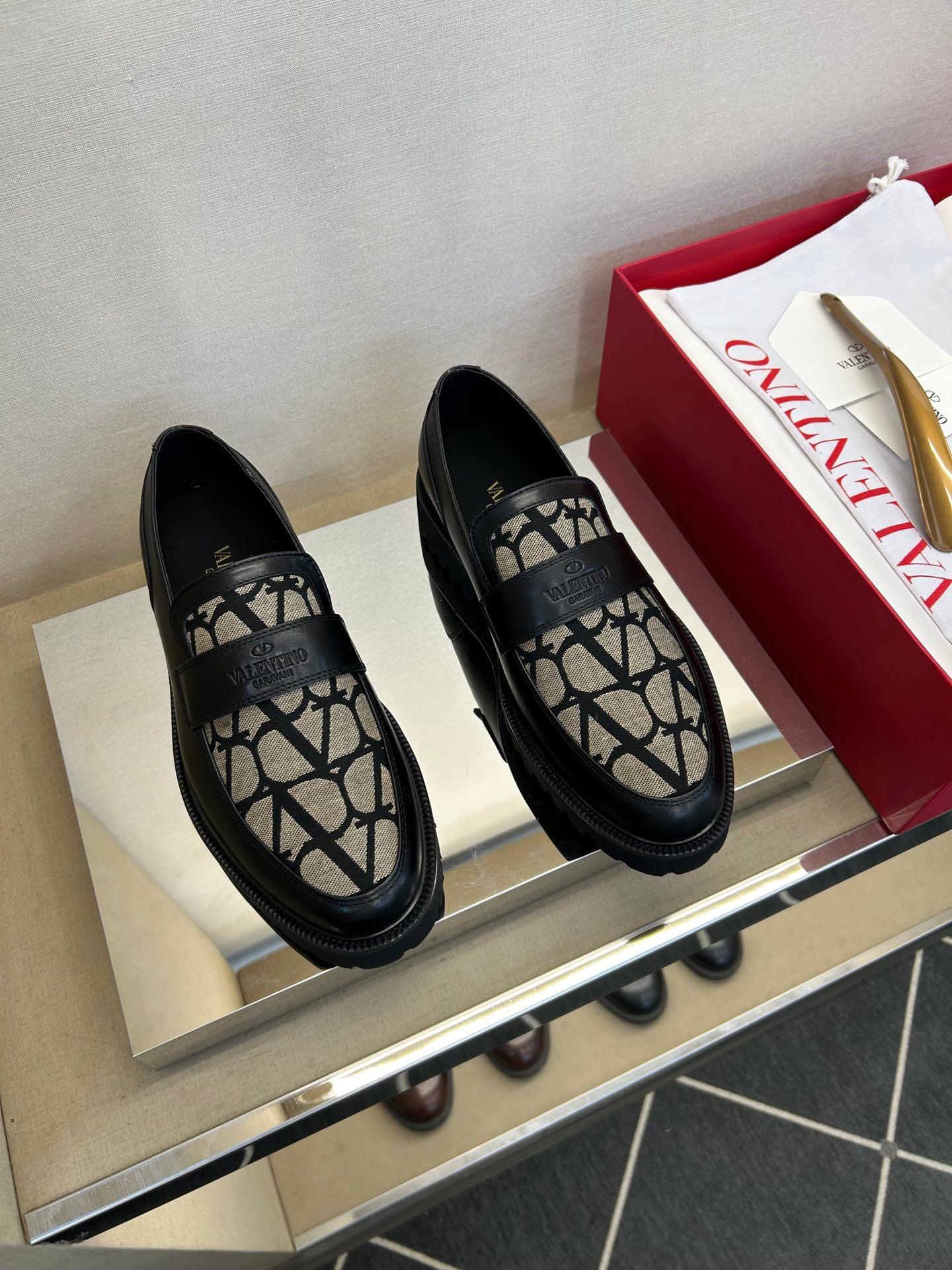 LuxluxHouse Best Quality Shoes Valentino