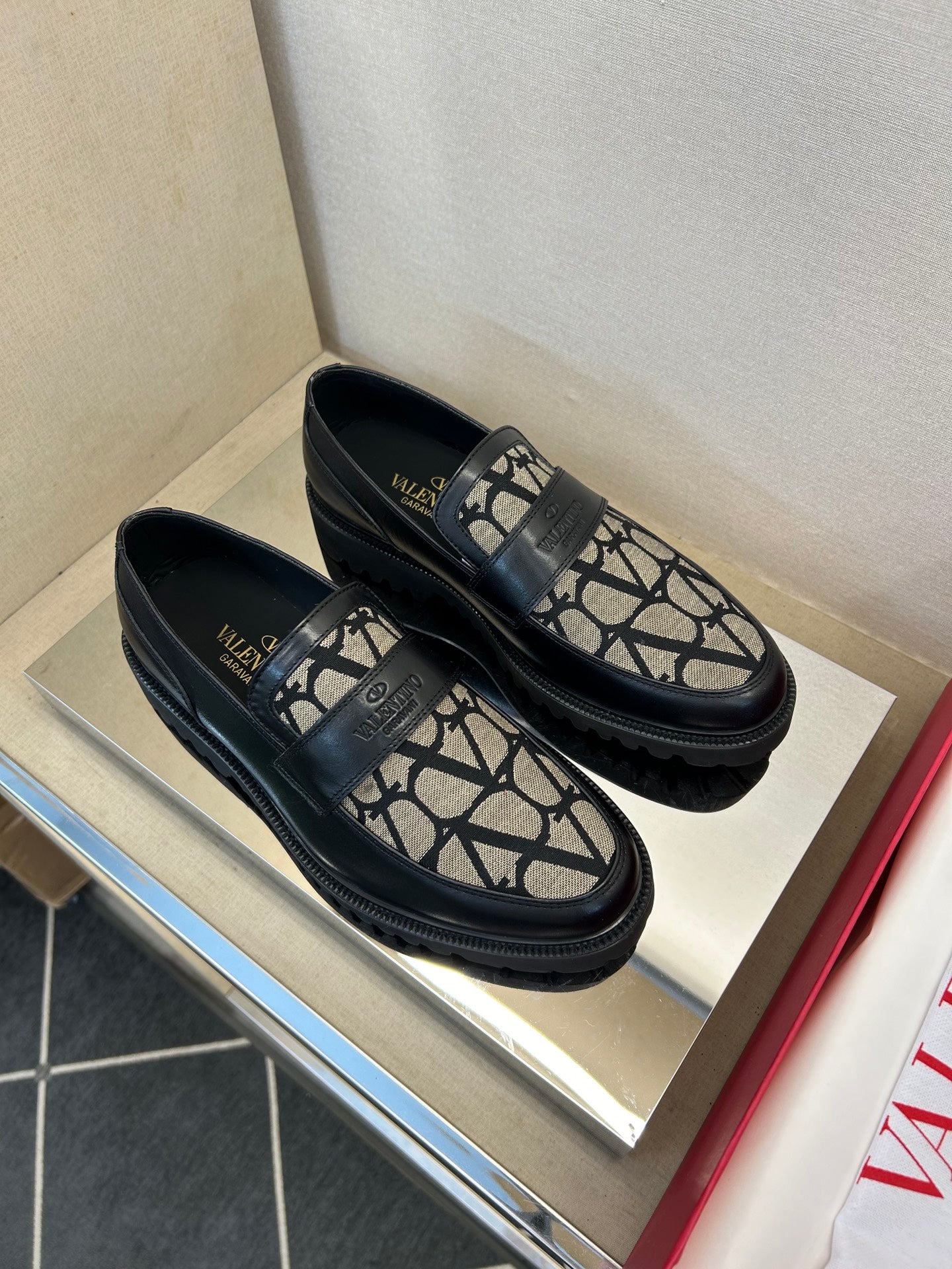 LuxluxHouse Best Quality Shoes Valentino