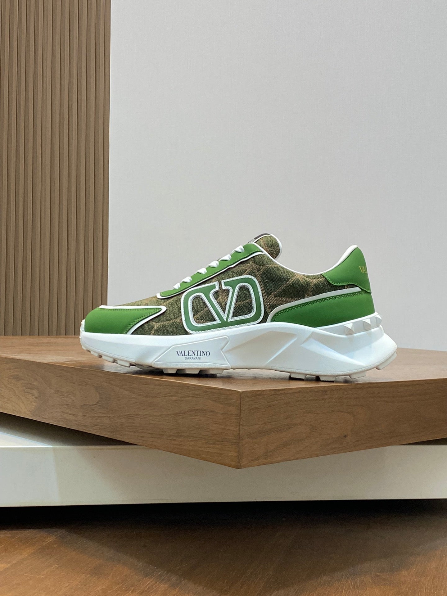 LuxluxHouse Best Quality Shoes Valentino