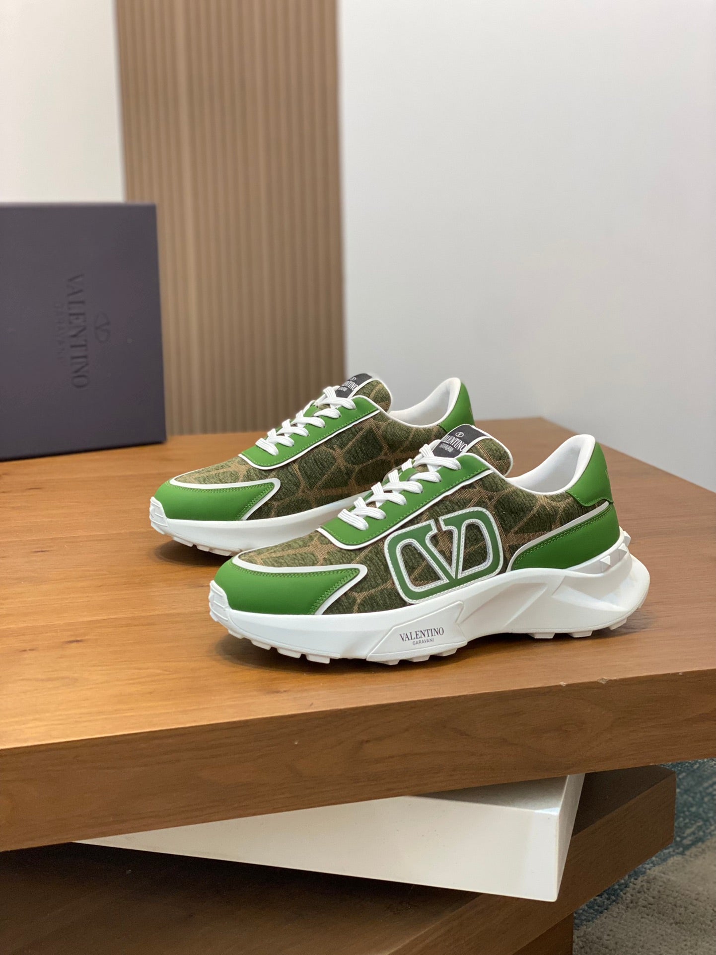 LuxluxHouse Best Quality Shoes Valentino