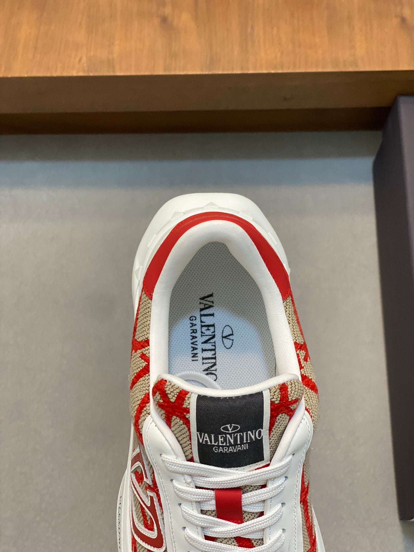 LuxluxHouse Best Quality Shoes Valentino