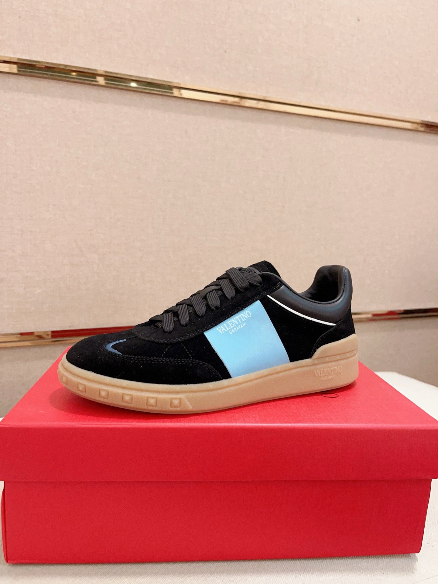 LuxluxHouse Best Quality Shoes Valentino