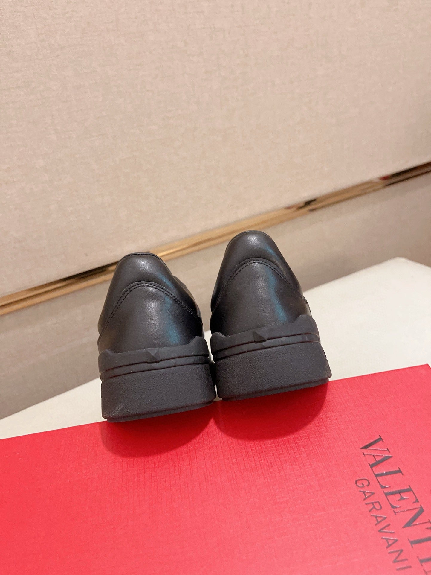 LuxluxHouse Best Quality Shoes Valentino