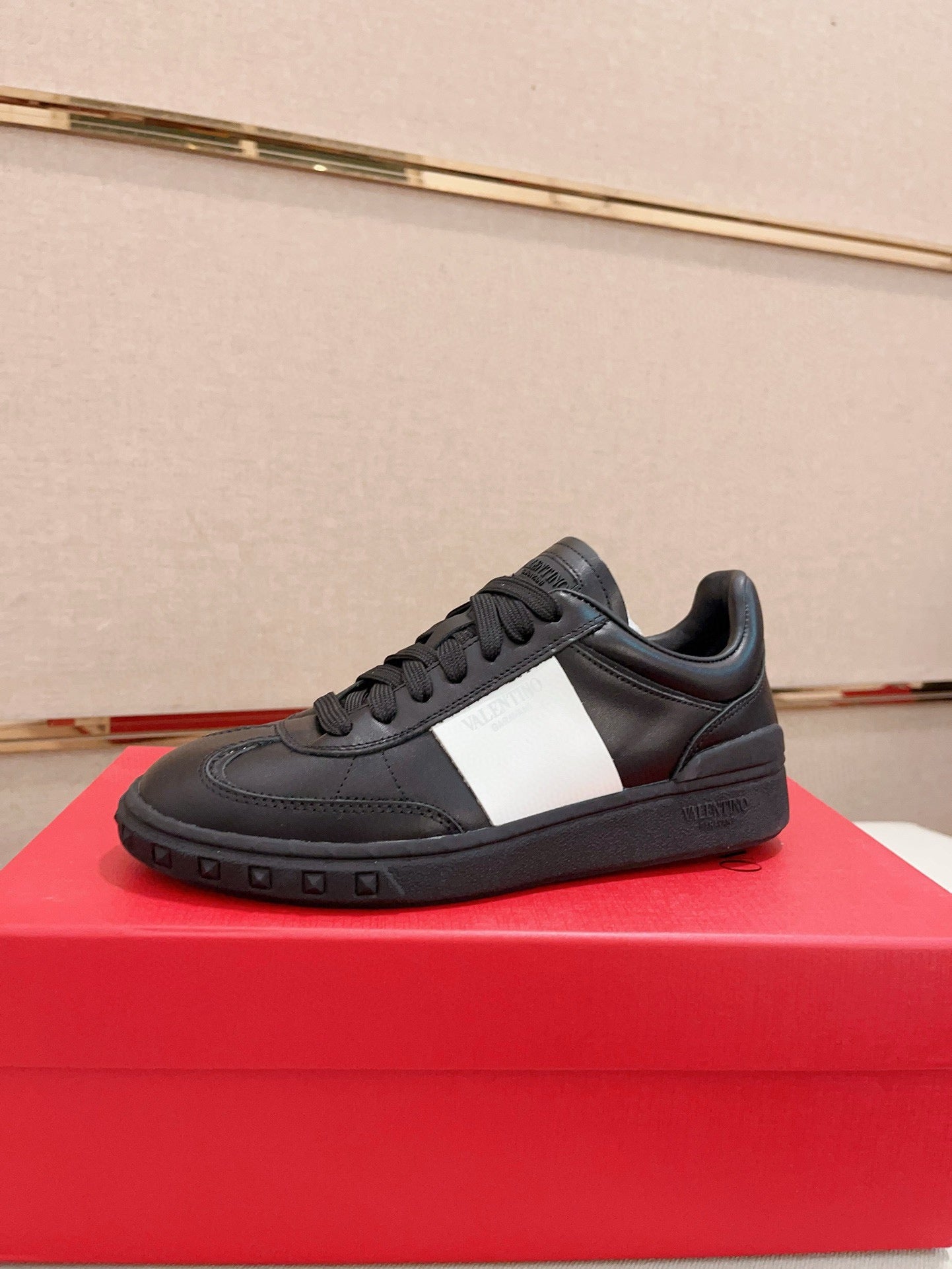 LuxluxHouse Best Quality Shoes Valentino