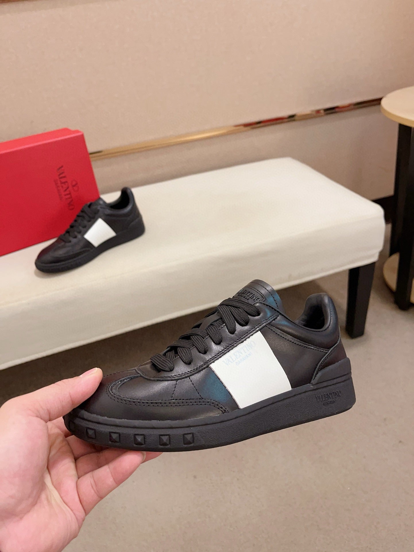 LuxluxHouse Best Quality Shoes Valentino