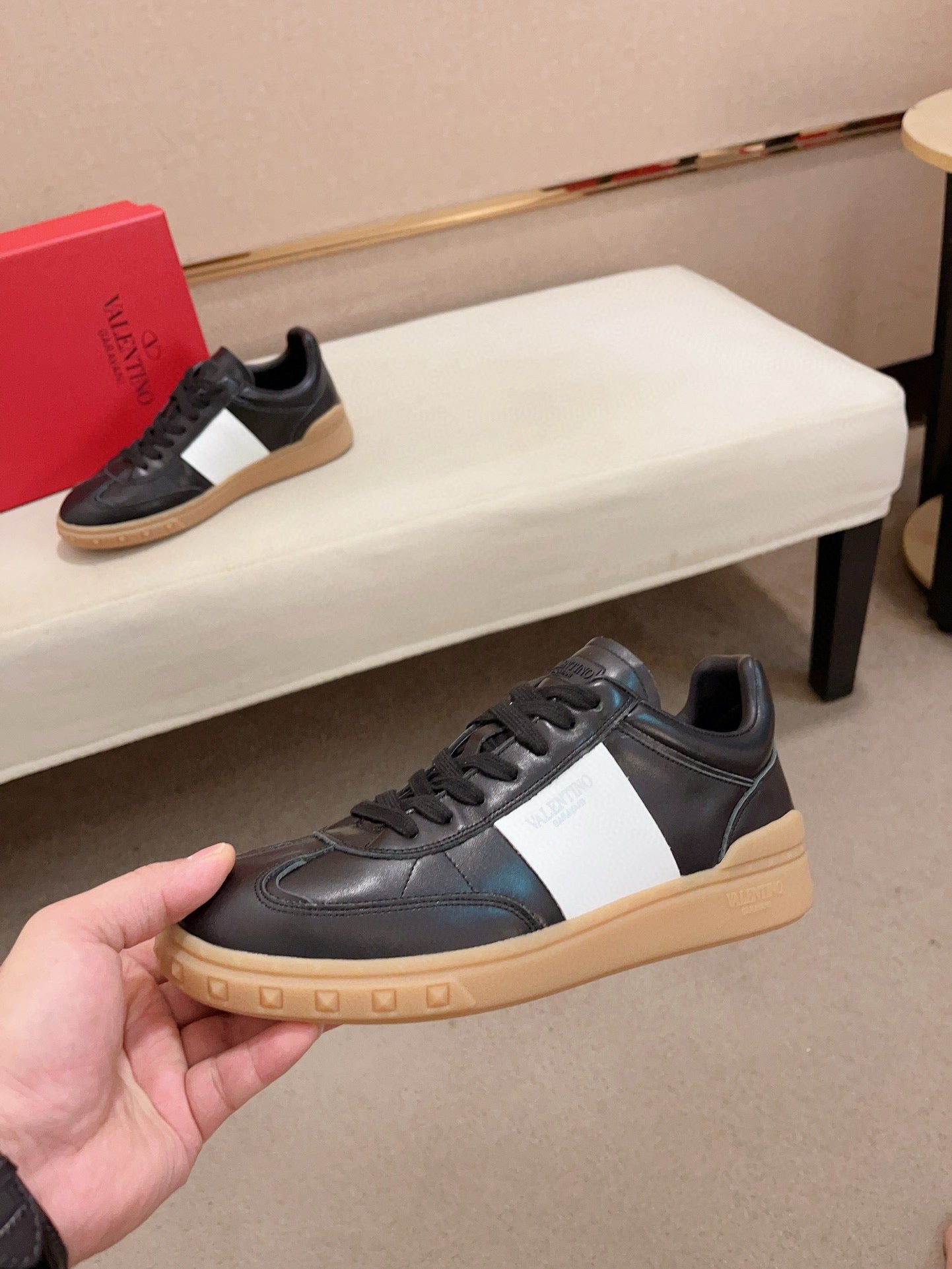 LuxluxHouse Best Quality Shoes Valentino