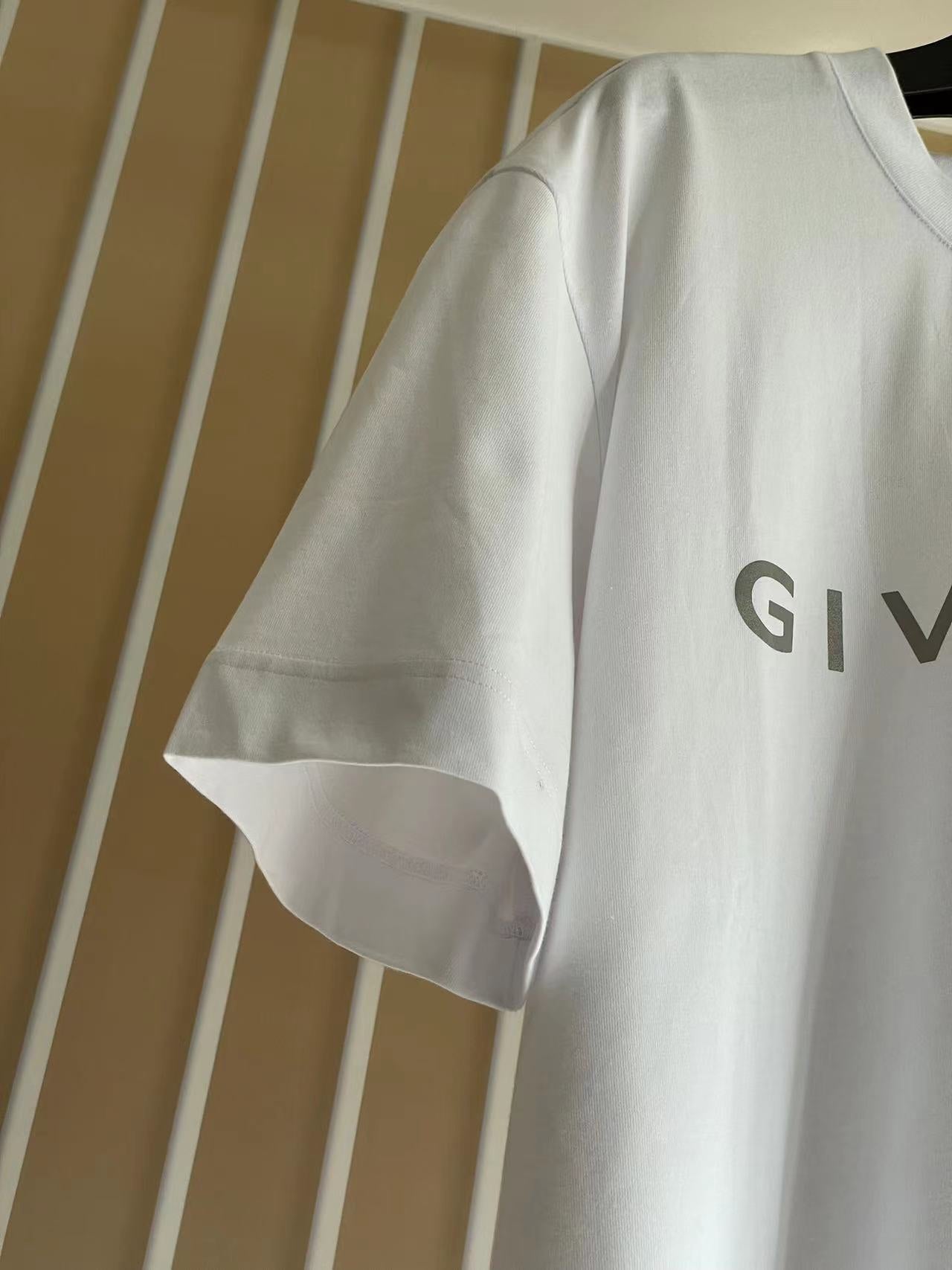 LuxluxHouse Best Quality Clothes Givenchy T-shirt