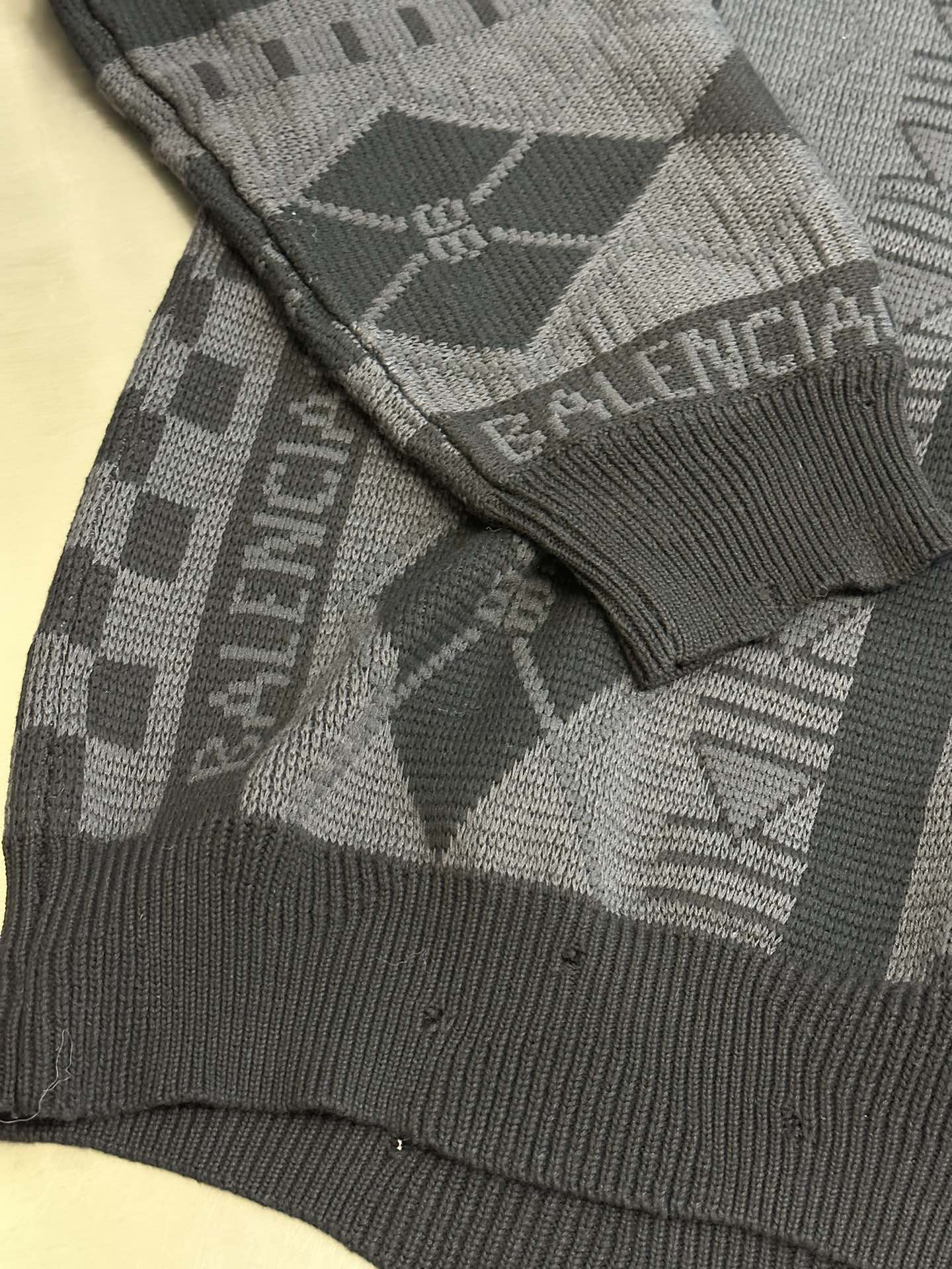 LuxluxHouse Best Quality Clothes Balenciaga Hoodie & Sweater