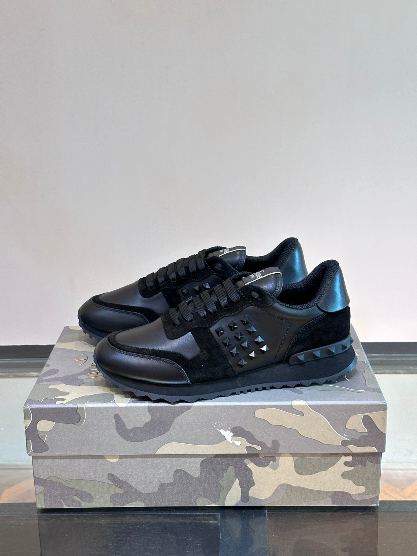 LuxluxHouse Best Quality Shoes Valentino