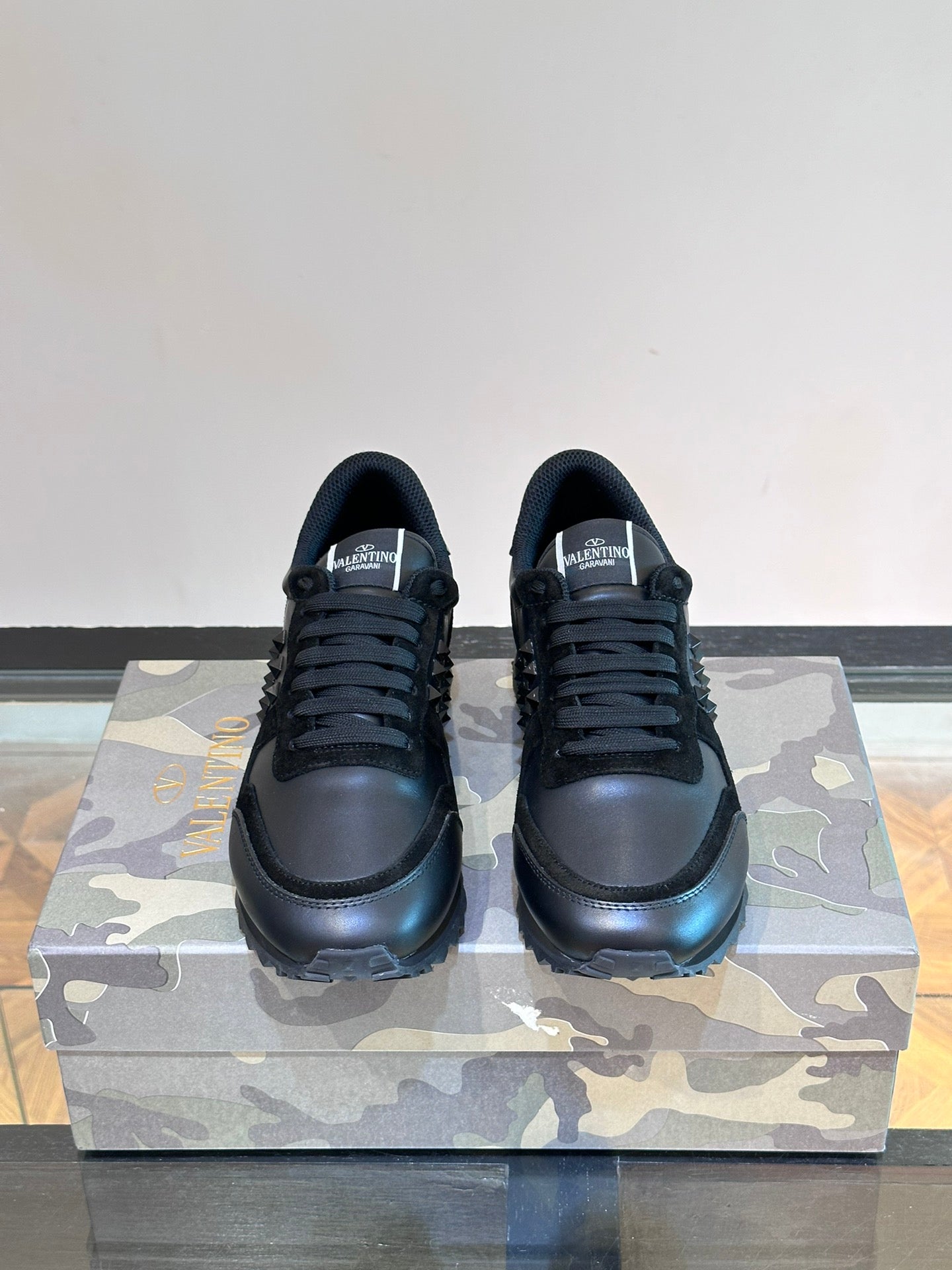 LuxluxHouse Best Quality Shoes Valentino
