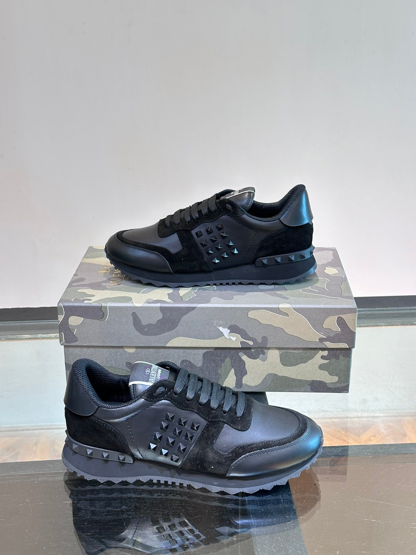 LuxluxHouse Best Quality Shoes Valentino