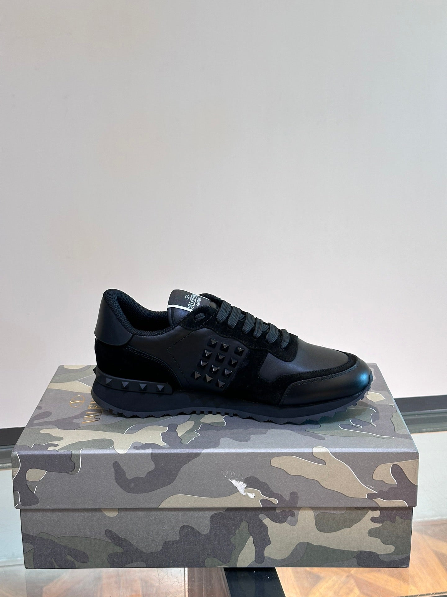 LuxluxHouse Best Quality Shoes Valentino