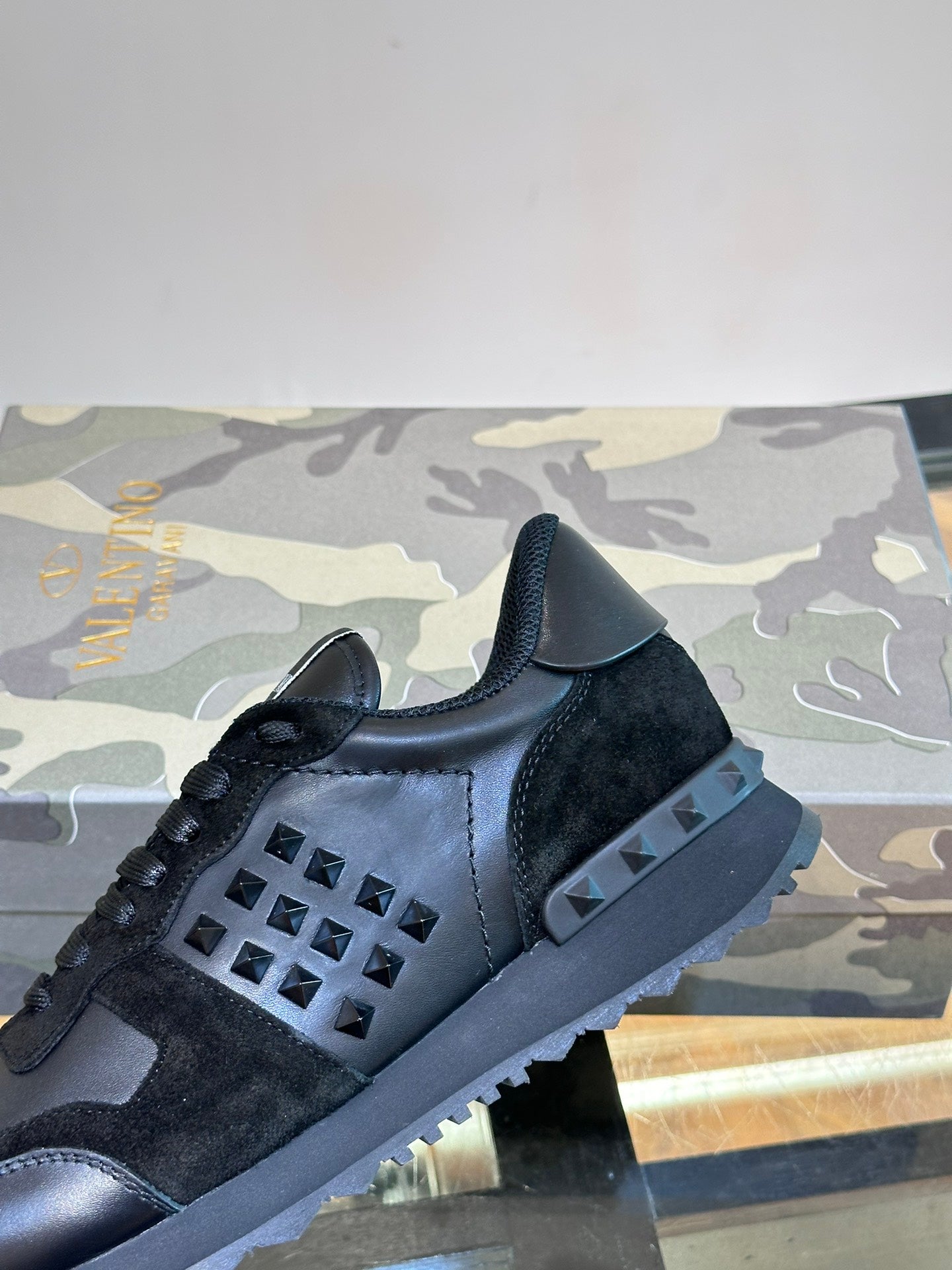 LuxluxHouse Best Quality Shoes Valentino