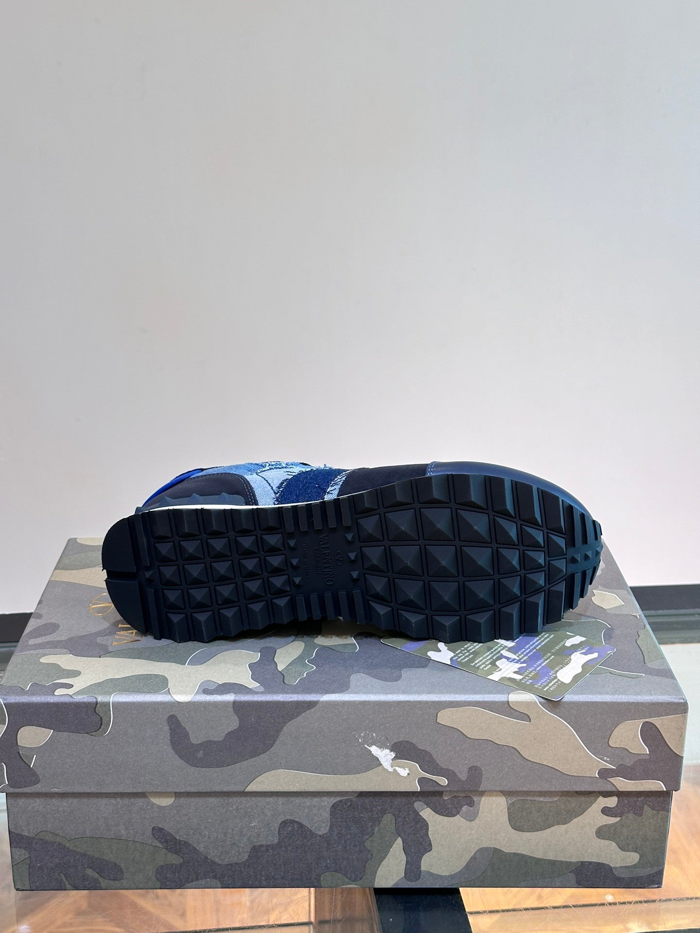 LuxluxHouse Best Quality Shoes Valentino