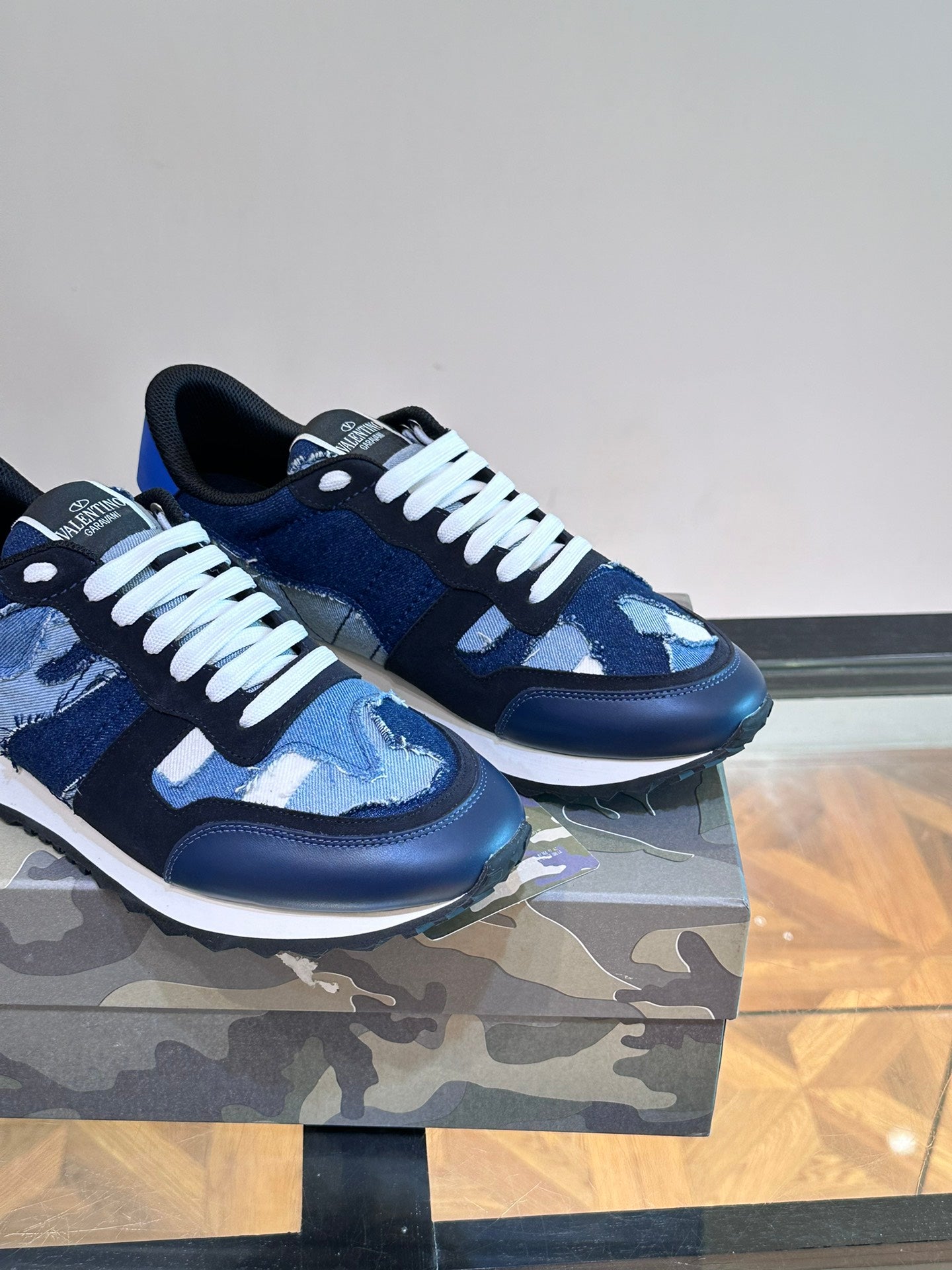 LuxluxHouse Best Quality Shoes Valentino