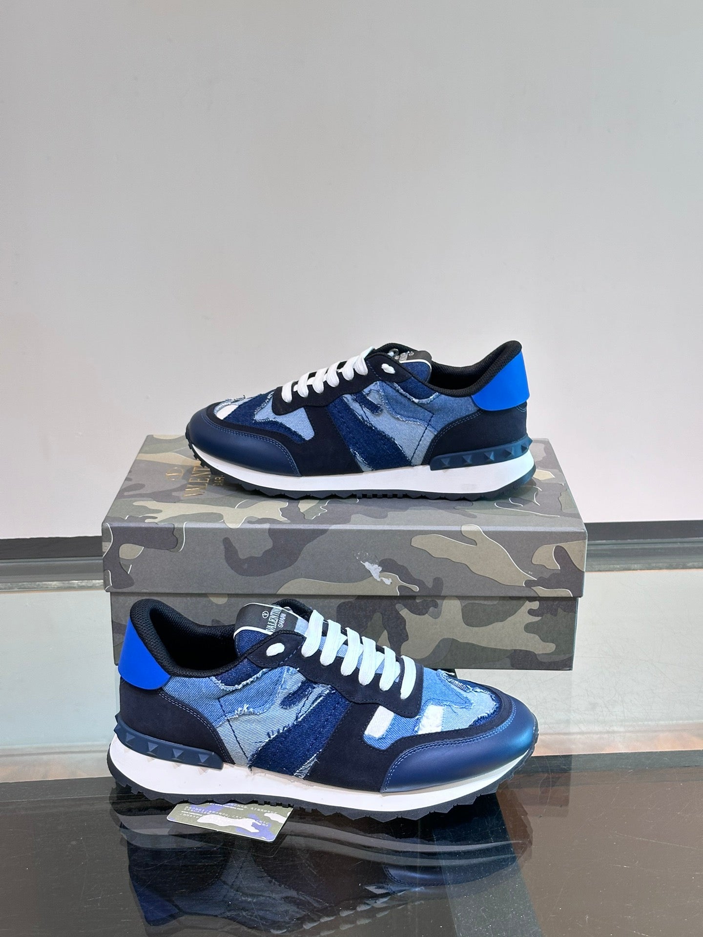 LuxluxHouse Best Quality Shoes Valentino