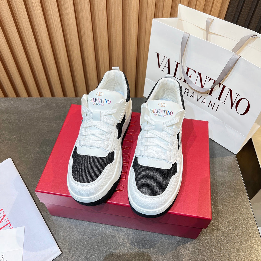 LuxluxHouse Best Quality Shoes Valentino