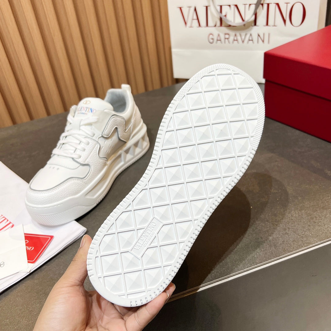 LuxluxHouse Best Quality Shoes Valentino