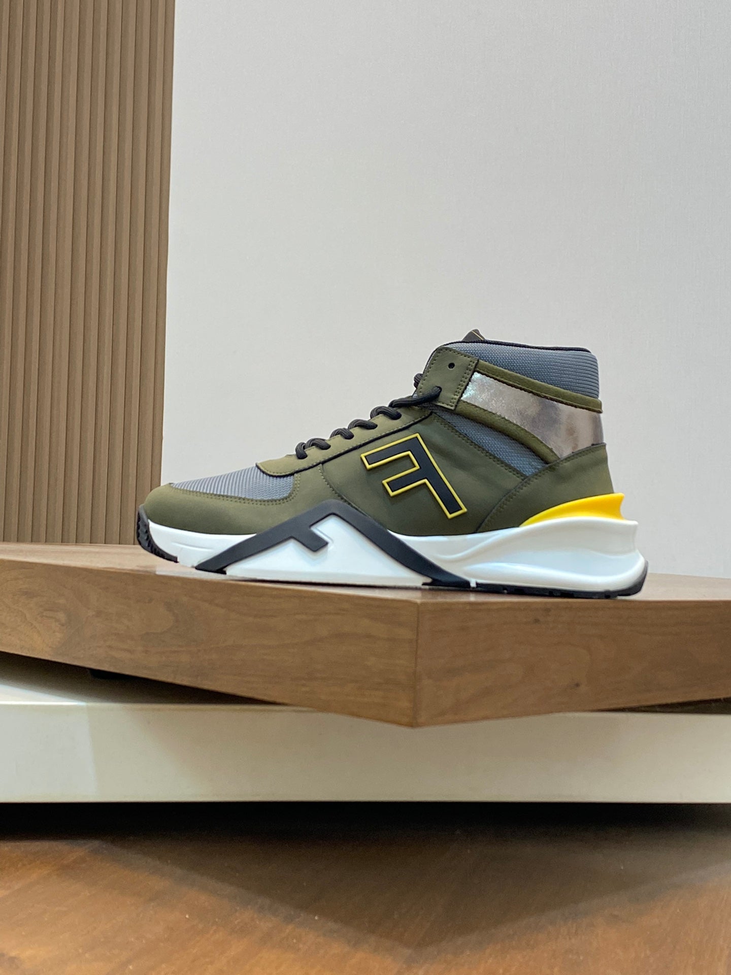 LuxluxHouse Best Quality Shoes Fendi