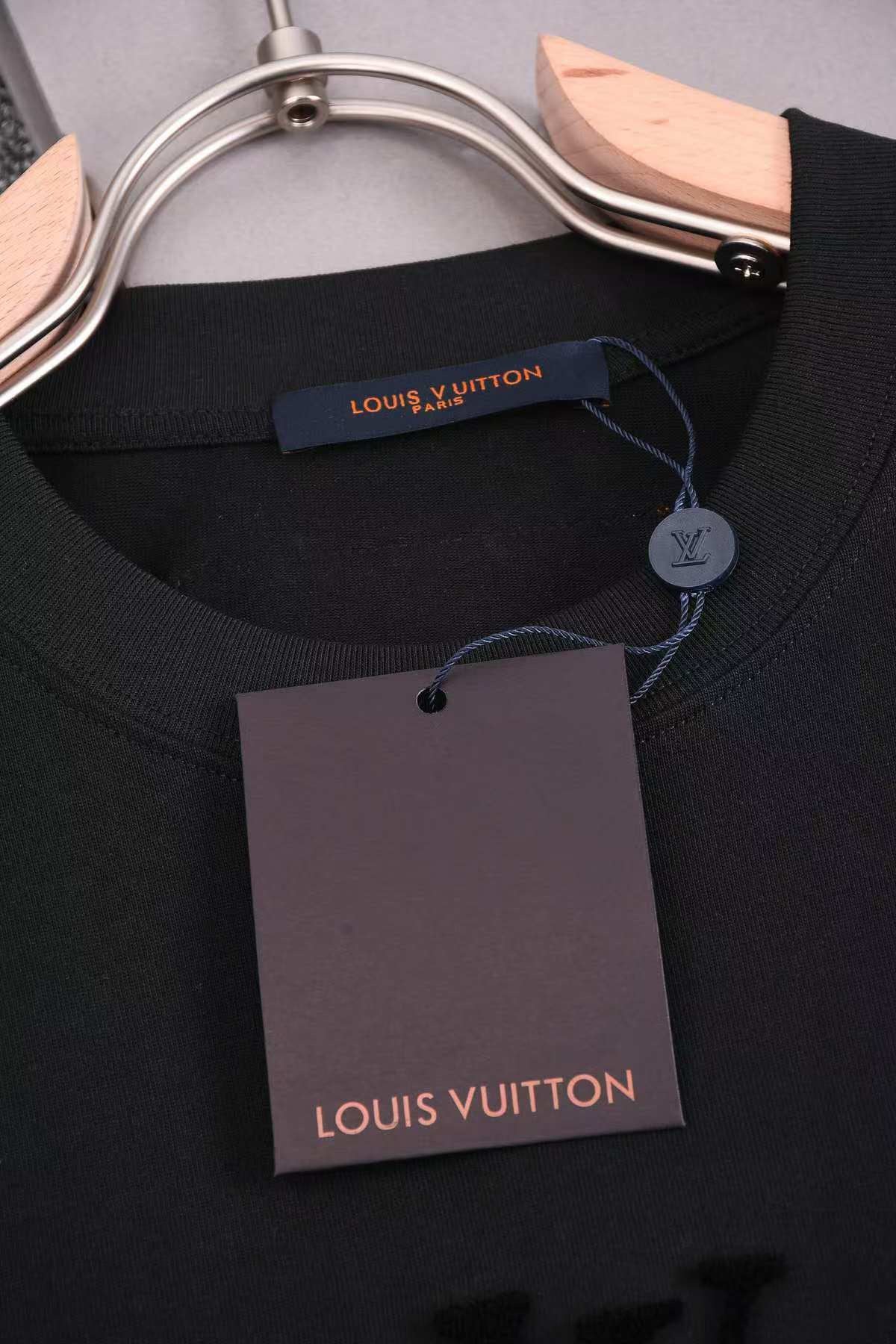 LuxluxHouse Best Quality Clothes T-shirt Louis Vuitton