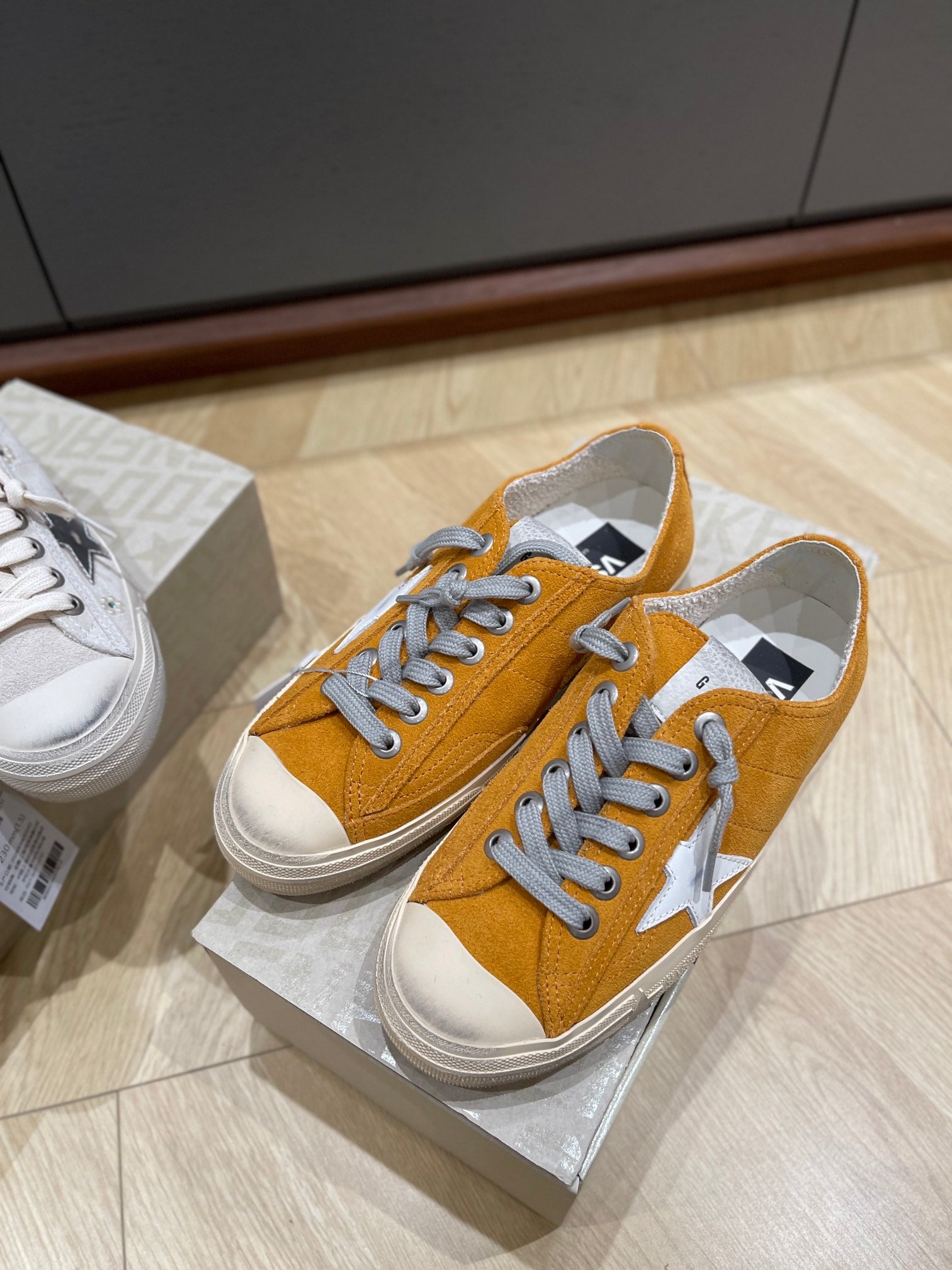 LuxluxHouse Best Quality Shoes Golden Goose