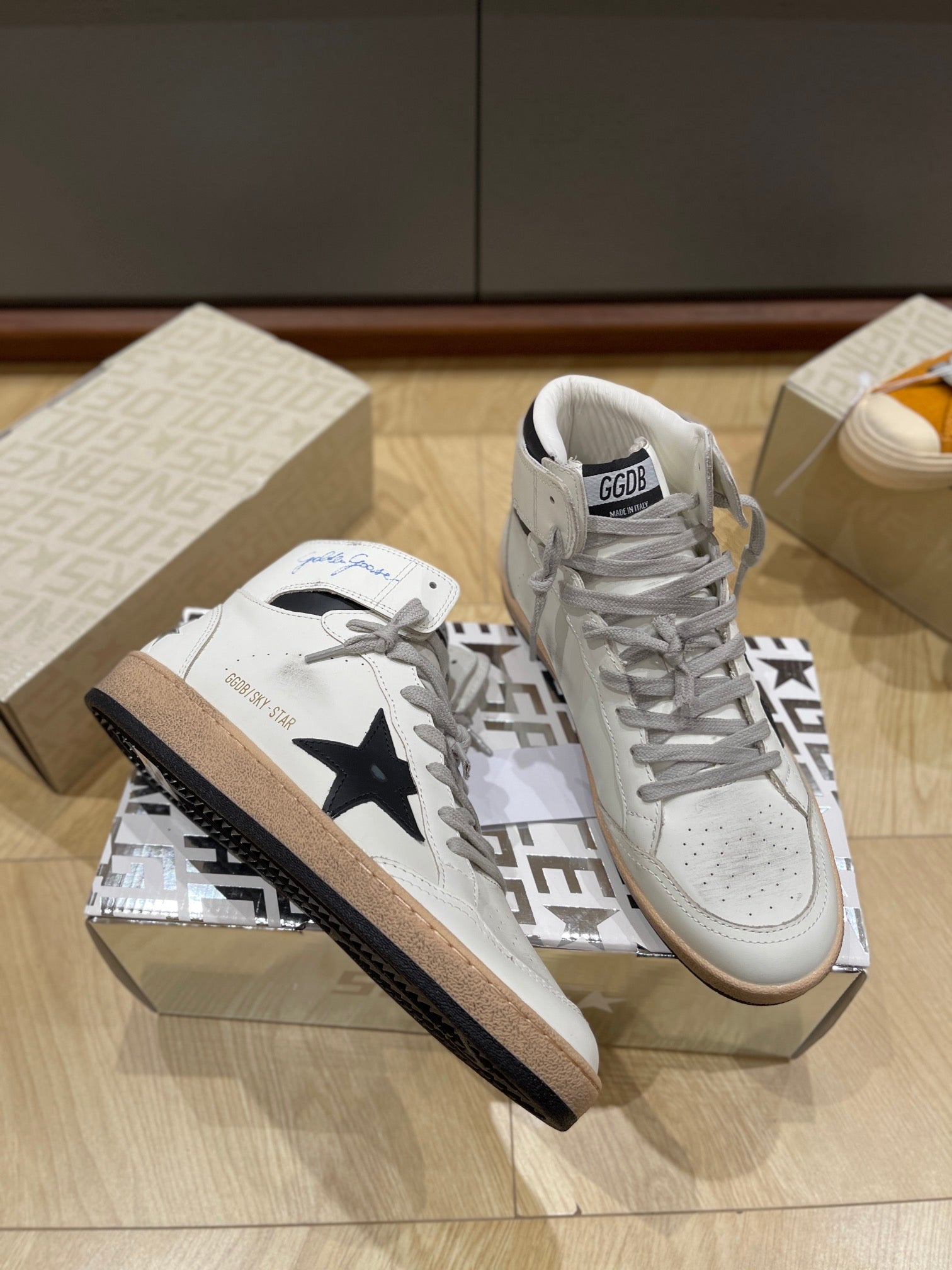 LuxluxHouse Best Quality Shoes Golden Goose