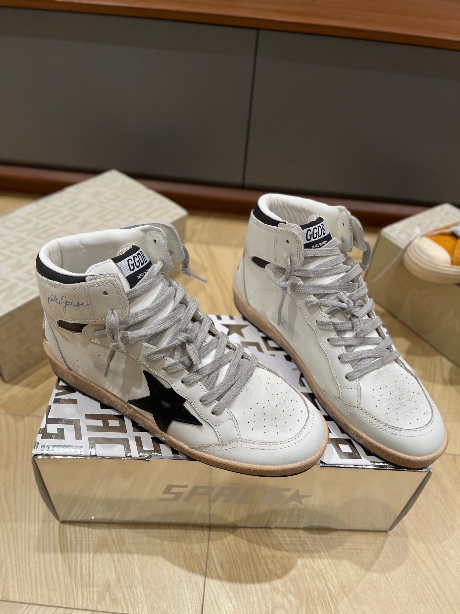 LuxluxHouse Best Quality Shoes Golden Goose