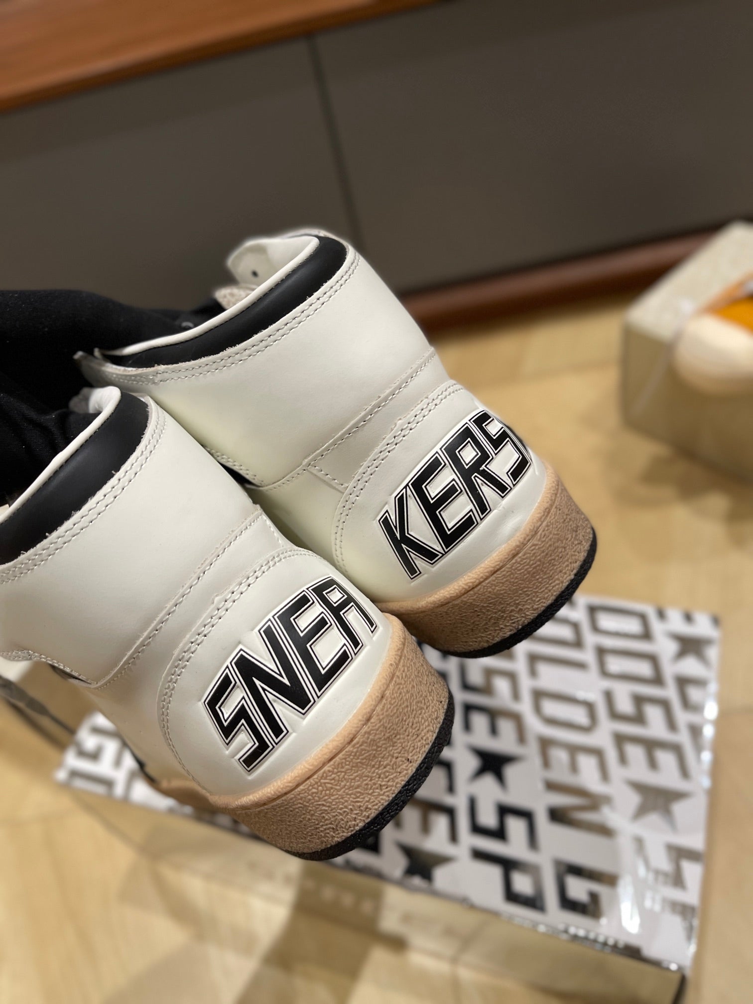 LuxluxHouse Best Quality Shoes Golden Goose