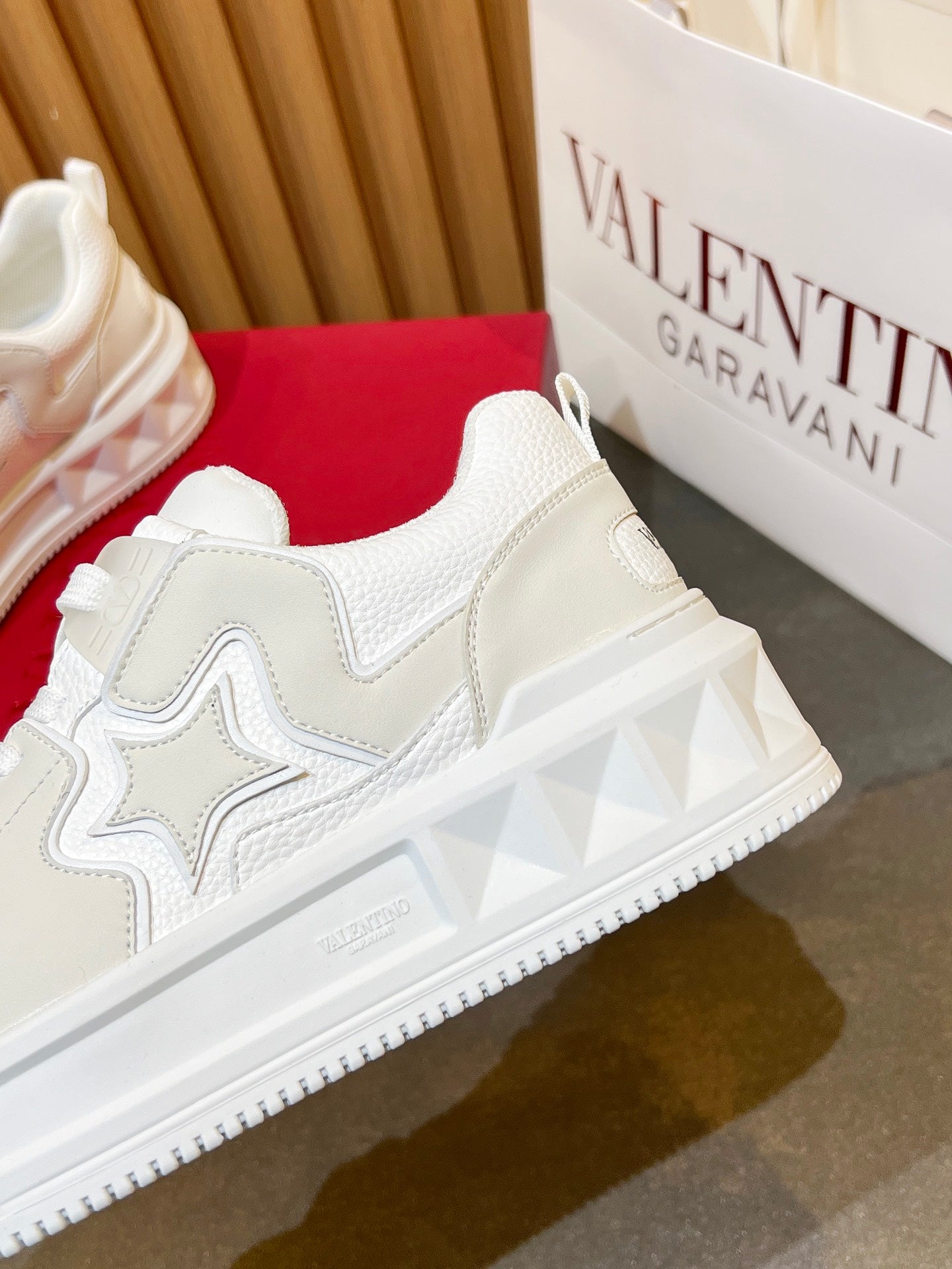 LuxluxHouse Best Quality Shoes Valentino