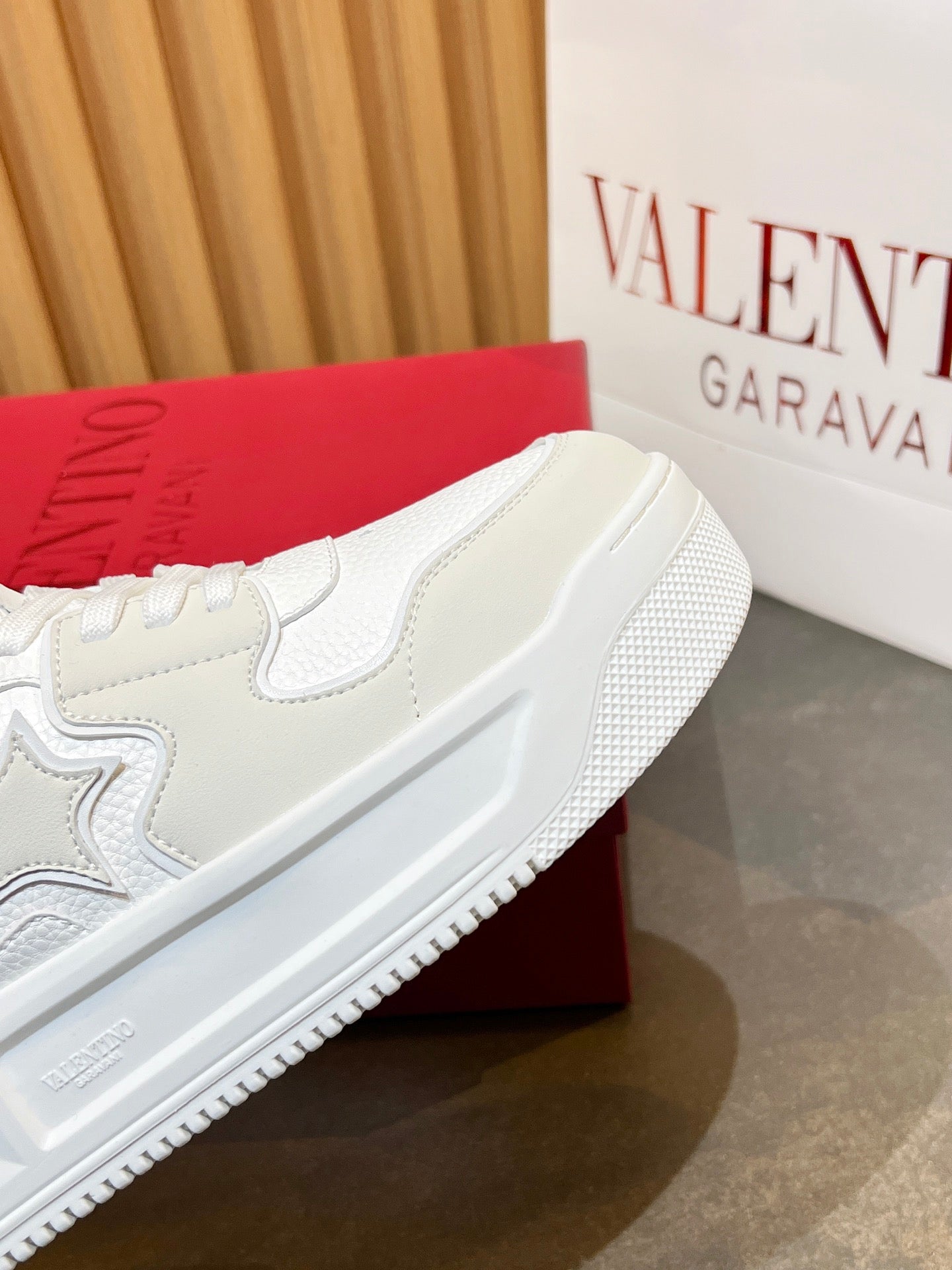 LuxluxHouse Best Quality Shoes Valentino