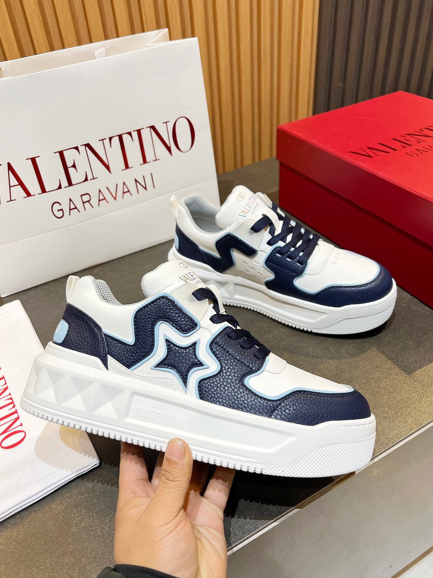 LuxluxHouse Best Quality Shoes Valentino
